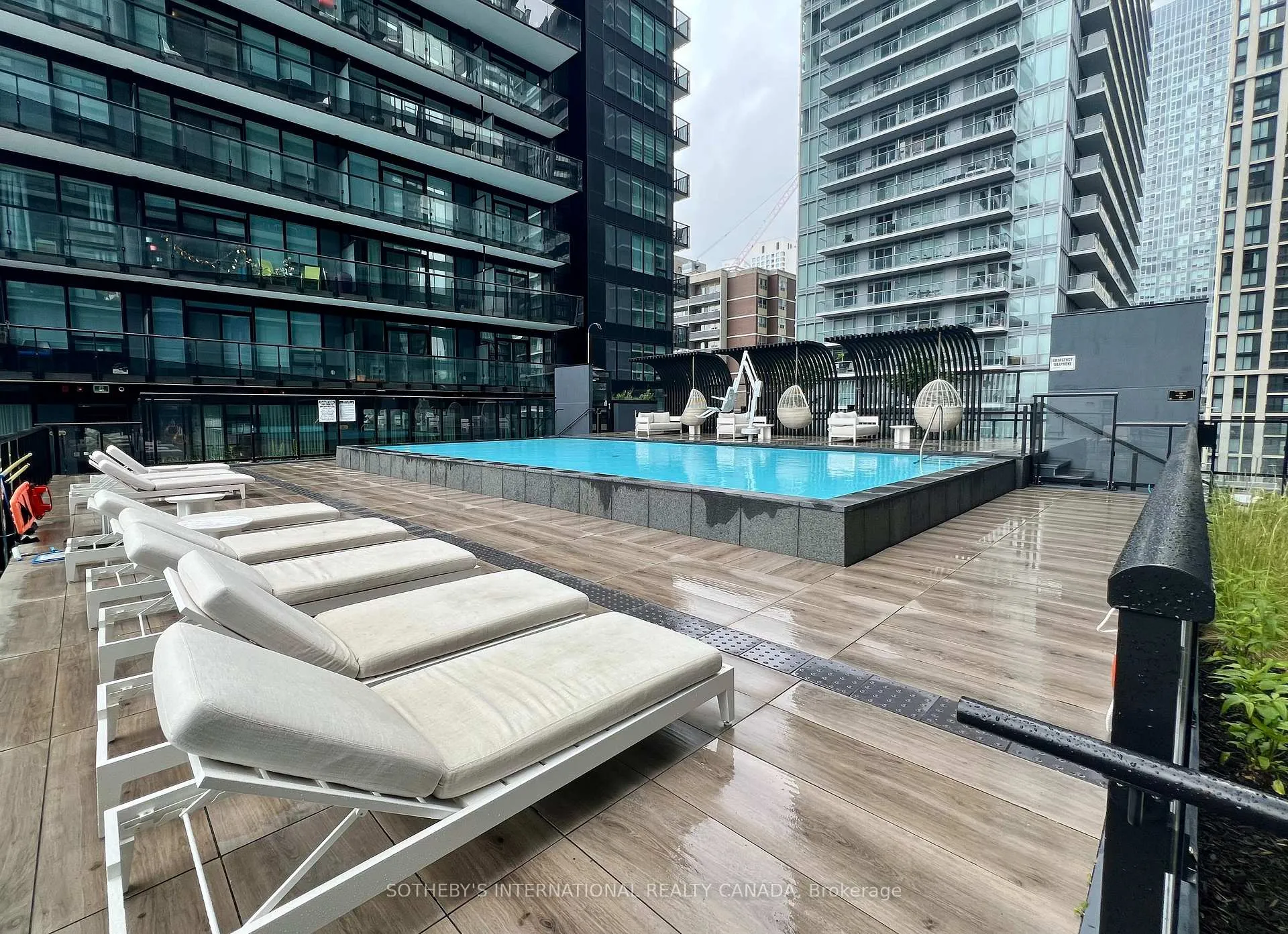Photo 10 of Unit 404, 117 Broadway Avenue, Toronto, Mount Pleasant West — HOMEH