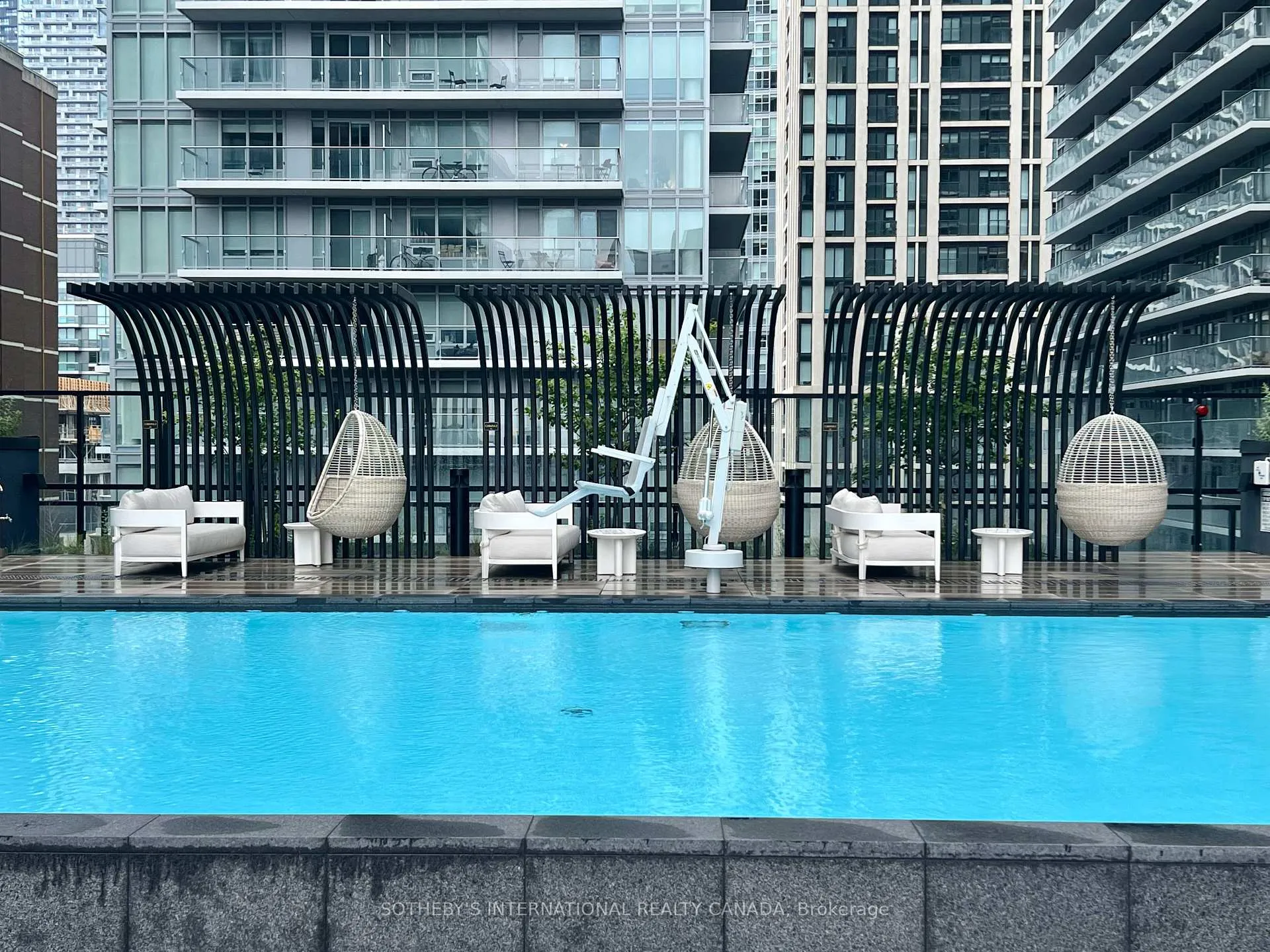 Photo 12 of Unit 404, 117 Broadway Avenue, Toronto, Mount Pleasant West — HOMEH