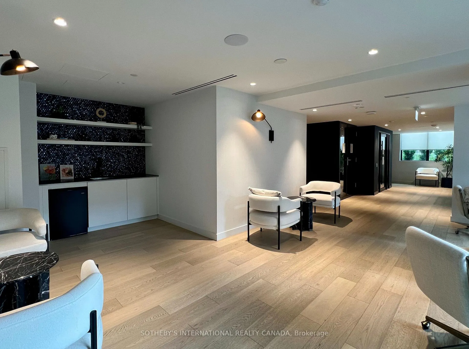 Photo 16 of Unit 404, 117 Broadway Avenue, Toronto, Mount Pleasant West — HOMEH