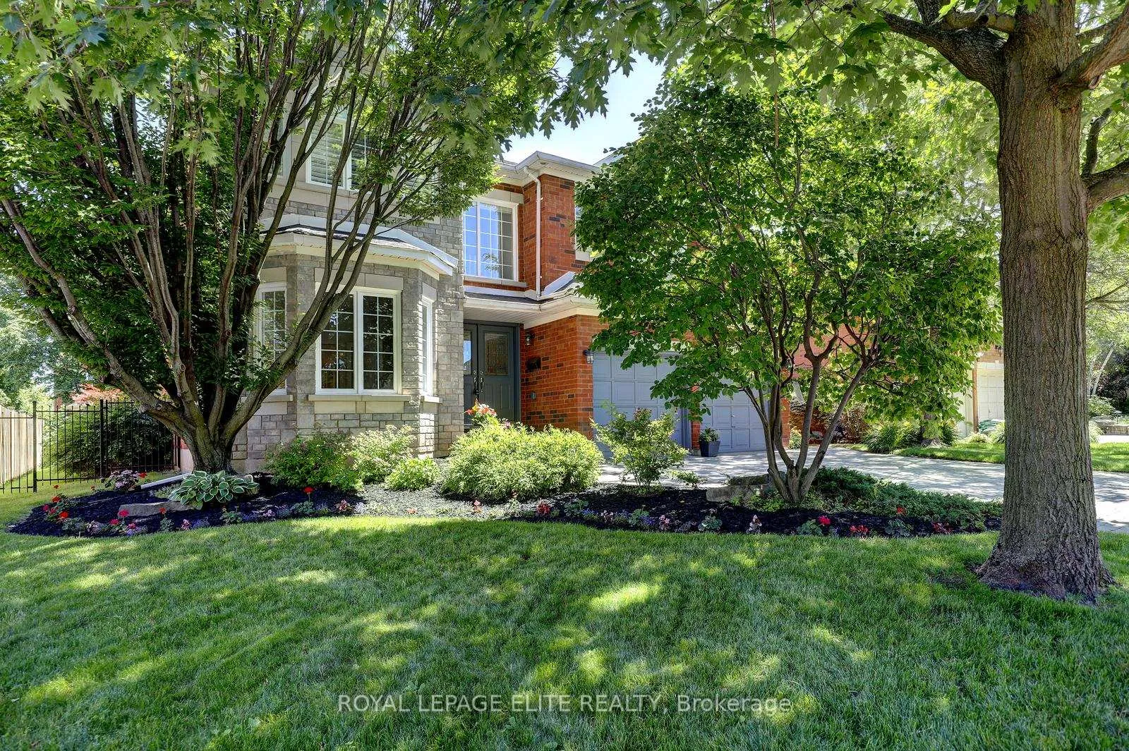 Photo 2 of 1019 Skyvalley Crescent, Oakville, West Oak Trails — HOMEH