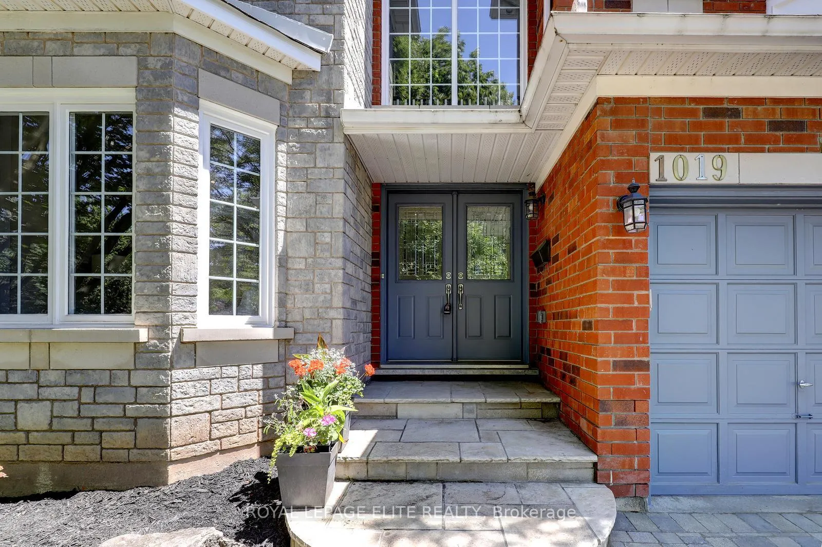 Photo 4 of 1019 Skyvalley Crescent, Oakville, West Oak Trails — HOMEH