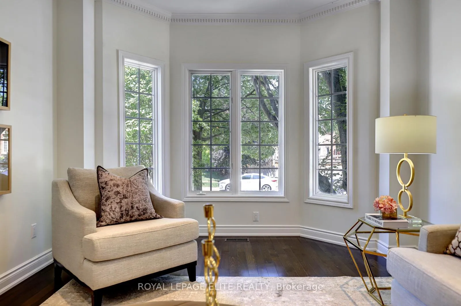 Photo 9 of 1019 Skyvalley Crescent, Oakville, West Oak Trails — HOMEH