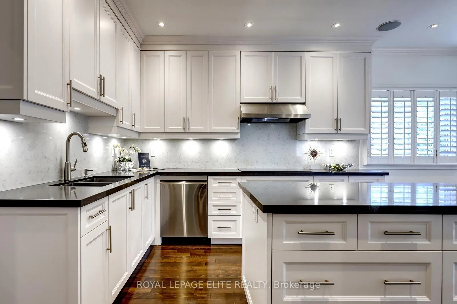 Photo 13 of 1019 Skyvalley Crescent, Oakville, West Oak Trails — HOMEH