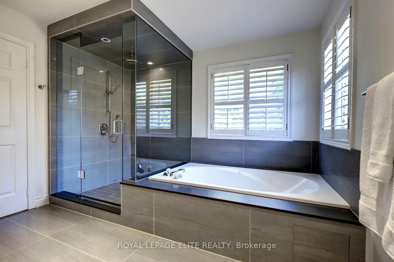 Photo 32 of 1019 Skyvalley Crescent, Oakville, West Oak Trails — HOMEH