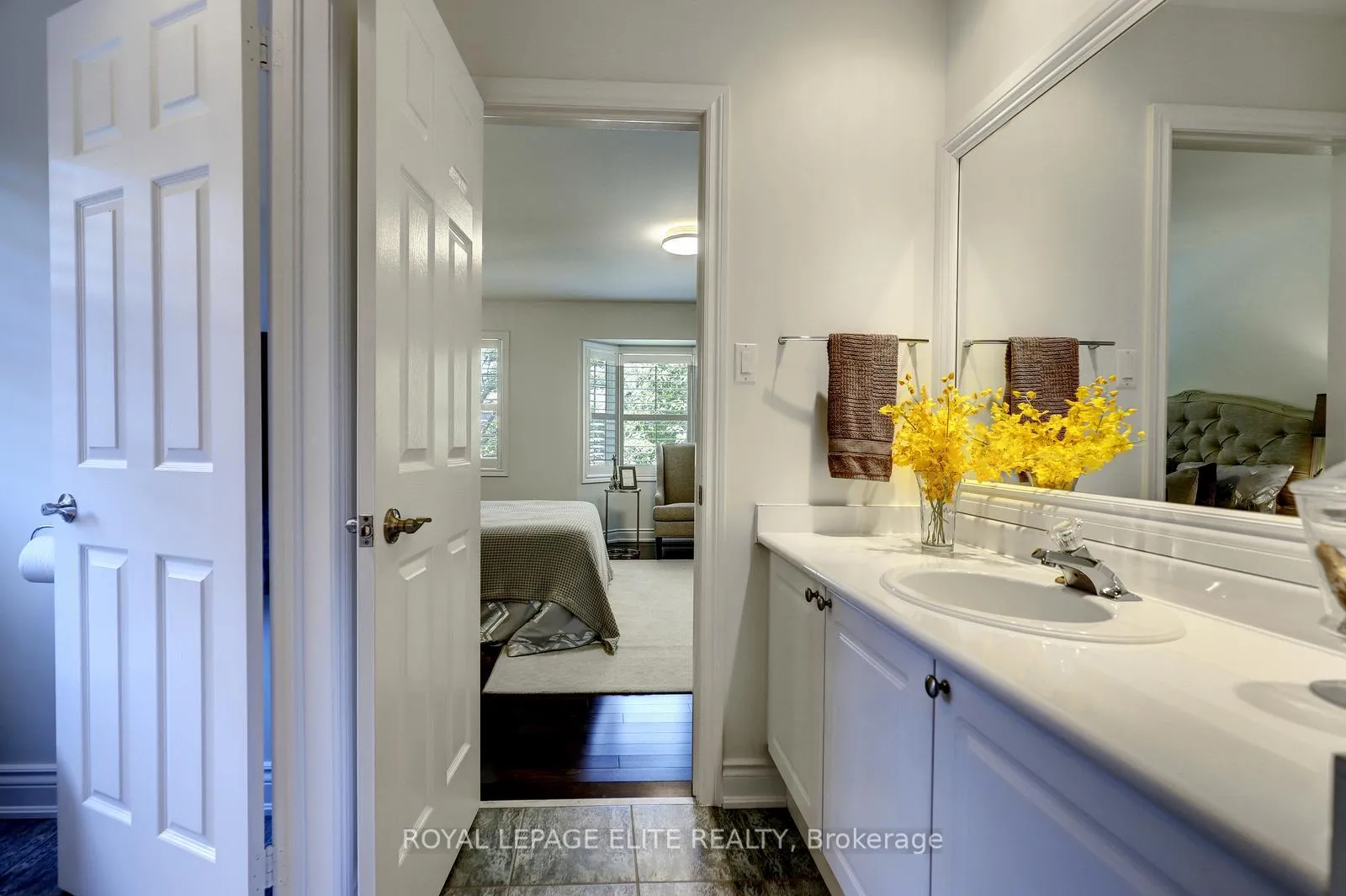 Photo 34 of 1019 Skyvalley Crescent, Oakville, West Oak Trails — HOMEH