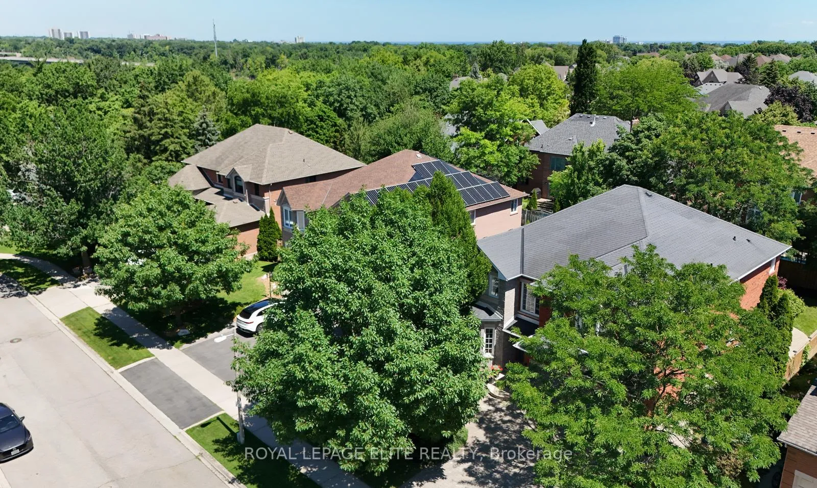 Photo 45 of 1019 Skyvalley Crescent, Oakville, West Oak Trails — HOMEH