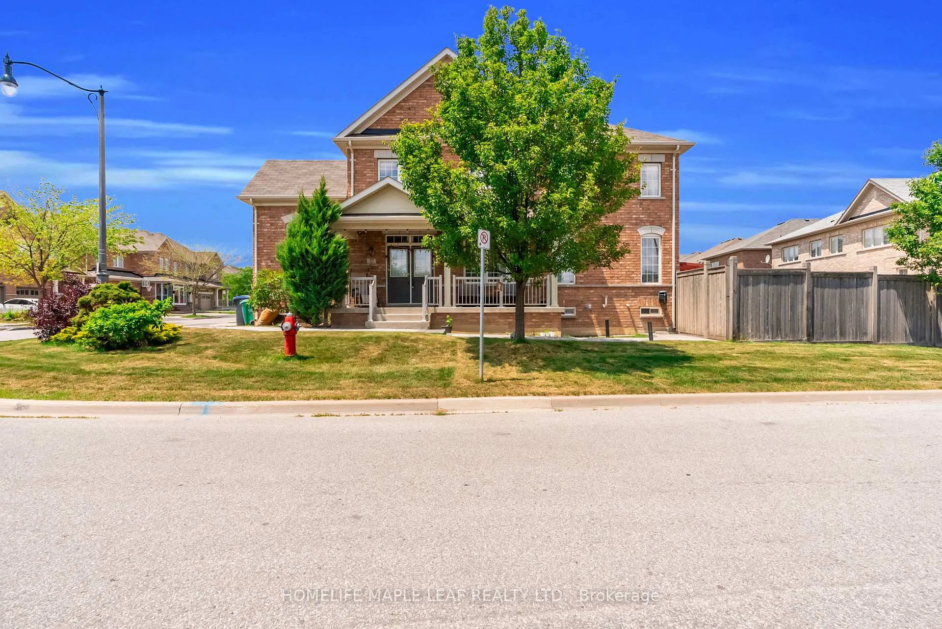 Front of 32 Orangeblossom Trail