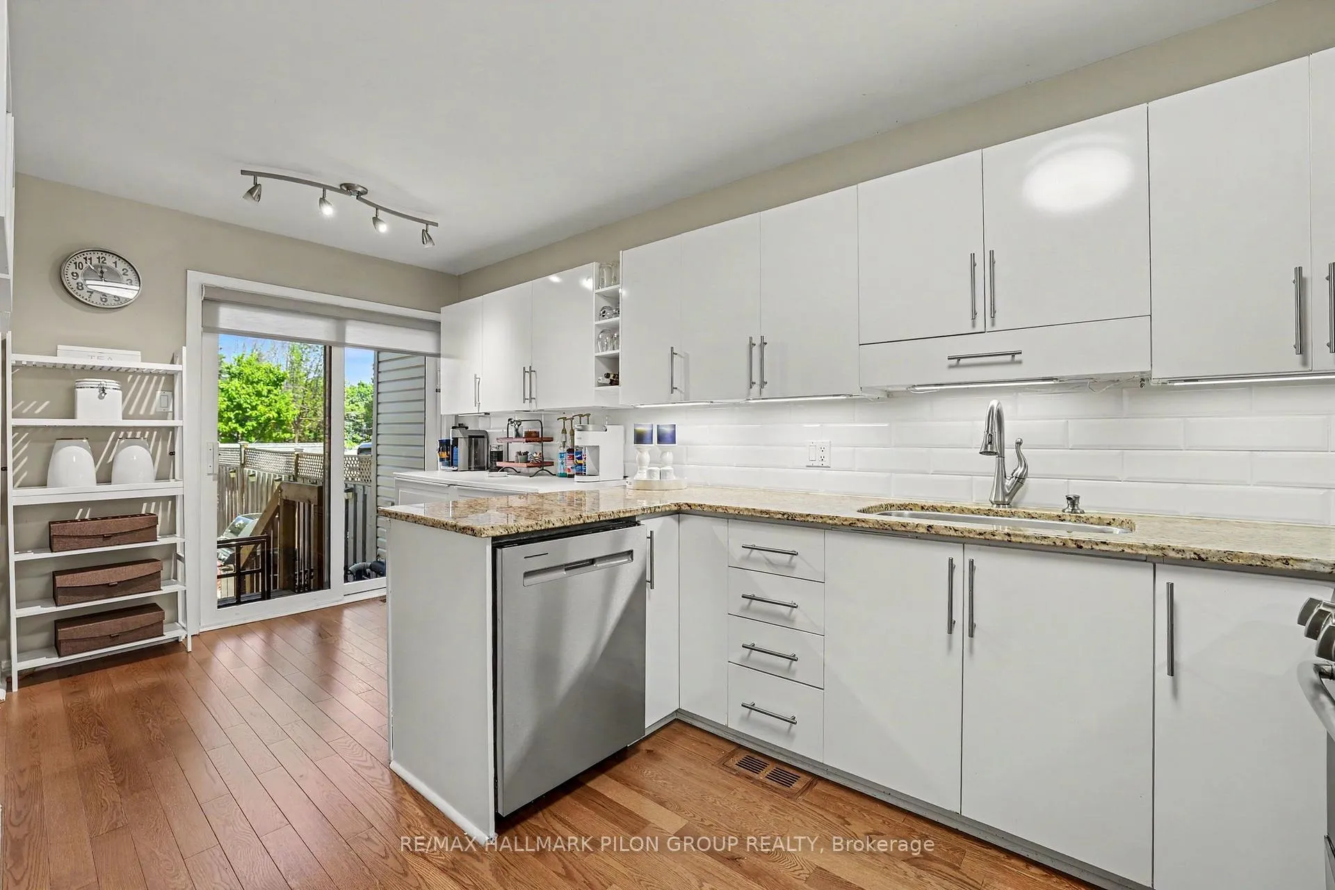 Photo 9 of 1075 Marchant Drive, Ottawa, Avalon East — HOMEH