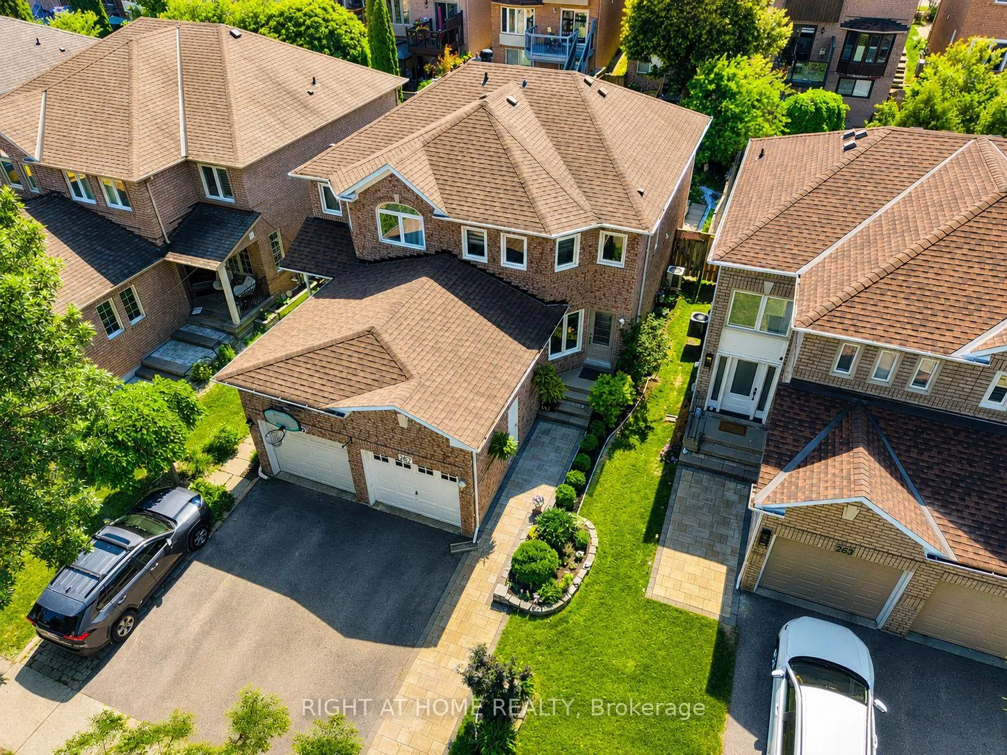 Photo 2 of 267 Pinnacle Trail, Aurora, Bayview Wellington — HOMEH
