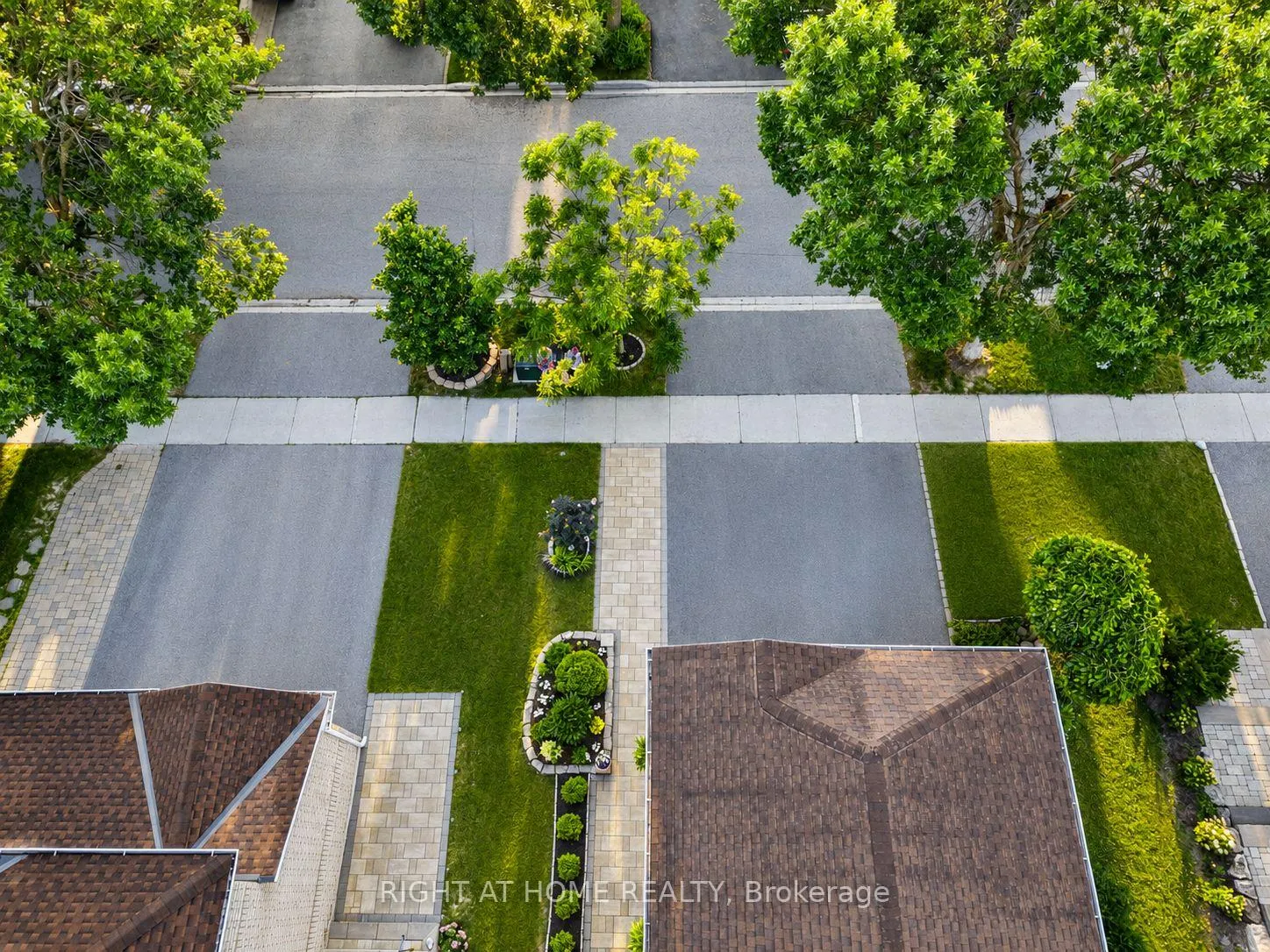 Photo 5 of 267 Pinnacle Trail, Aurora, Bayview Wellington — HOMEH