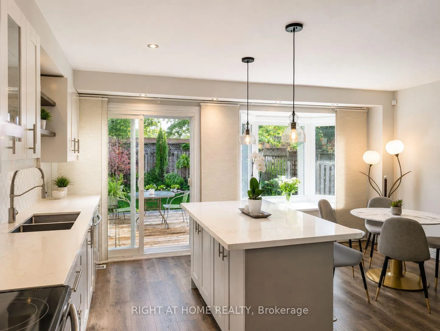 Photo 11 of 267 Pinnacle Trail, Aurora, Bayview Wellington — HOMEH