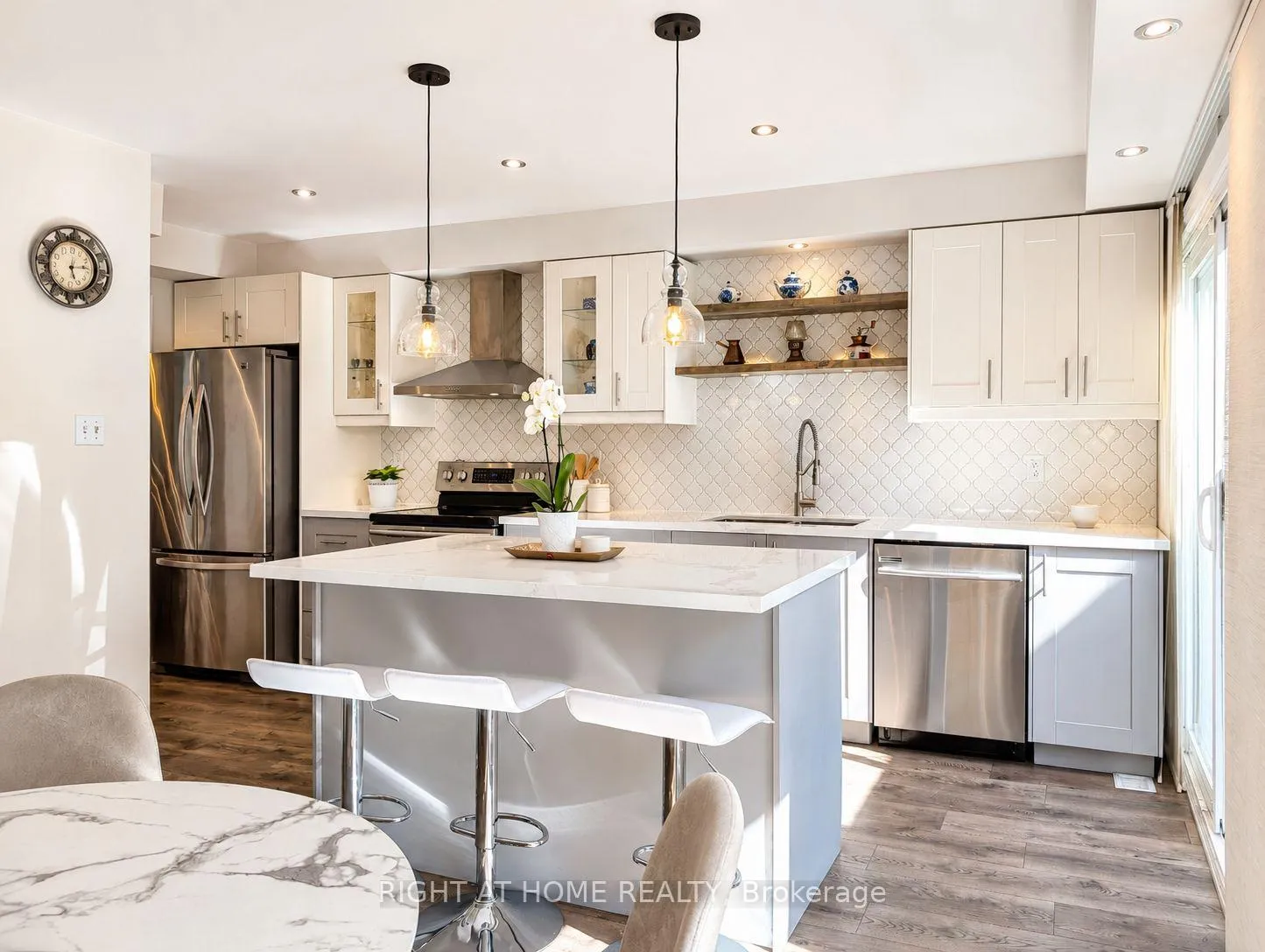 Photo 12 of 267 Pinnacle Trail, Aurora, Bayview Wellington — HOMEH