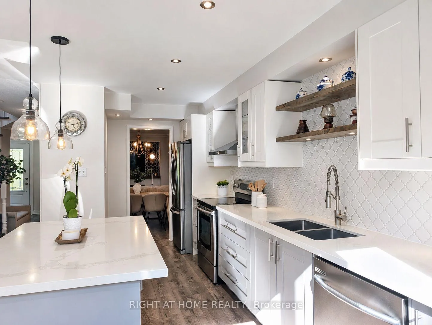 Photo 13 of 267 Pinnacle Trail, Aurora, Bayview Wellington — HOMEH