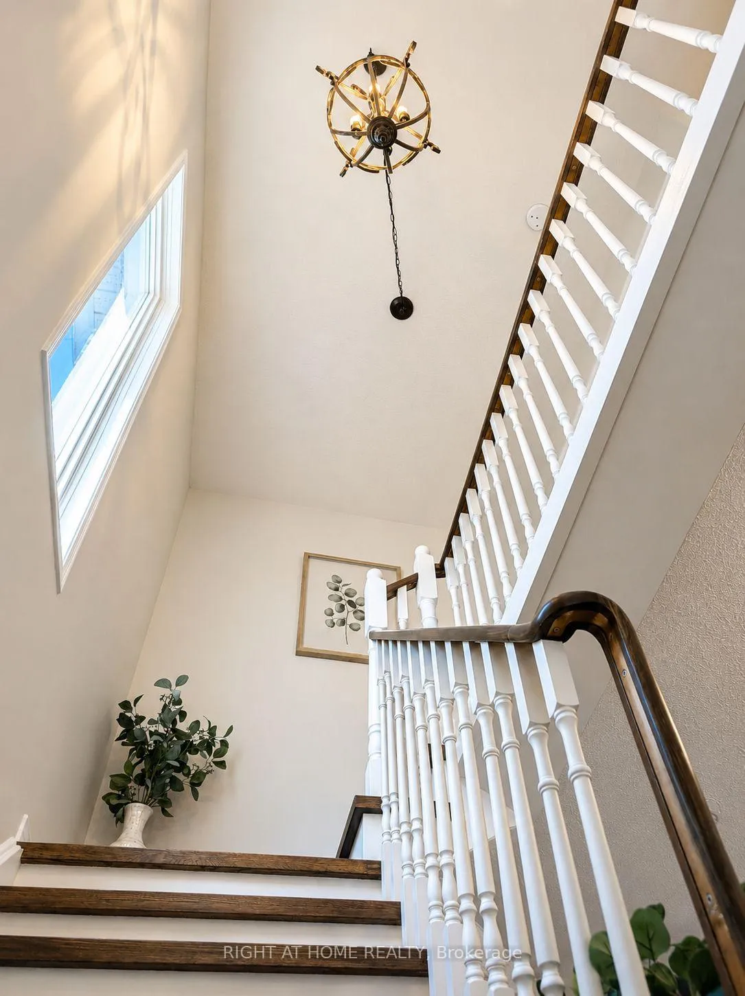 Photo 16 of 267 Pinnacle Trail, Aurora, Bayview Wellington — HOMEH