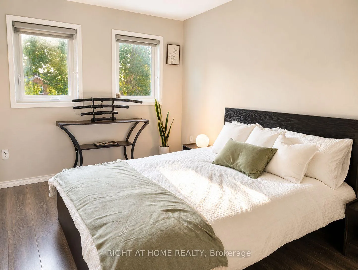 Photo 18 of 267 Pinnacle Trail, Aurora, Bayview Wellington — HOMEH