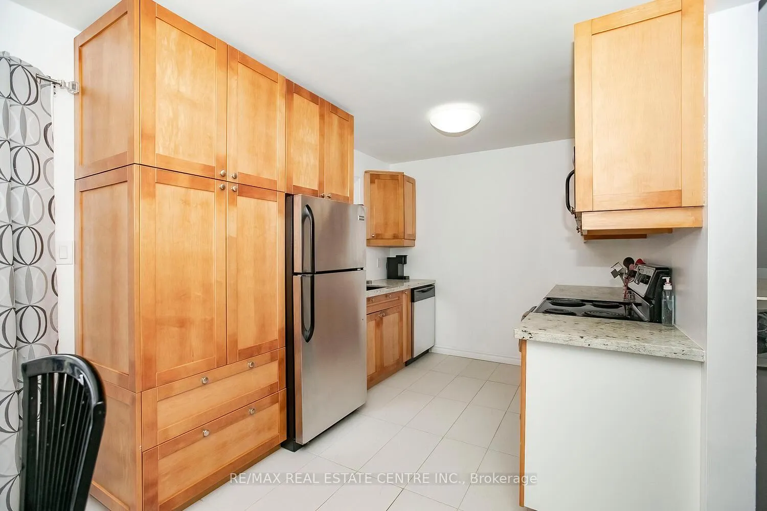 Photo 7 of Unit 27, 31 Parkview Drive, Orangeville — HOMEH