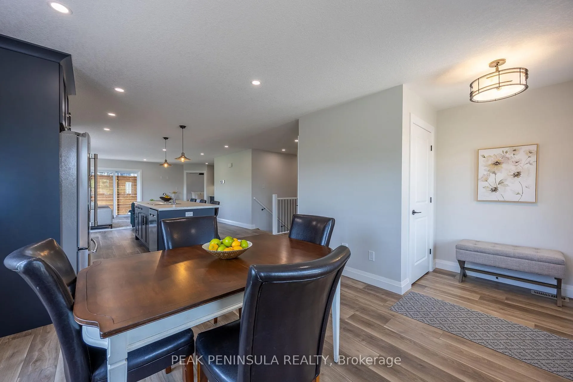 Photo 3 of 71 Hunter Drive S, Norfolk, Port Rowan — HOMEH