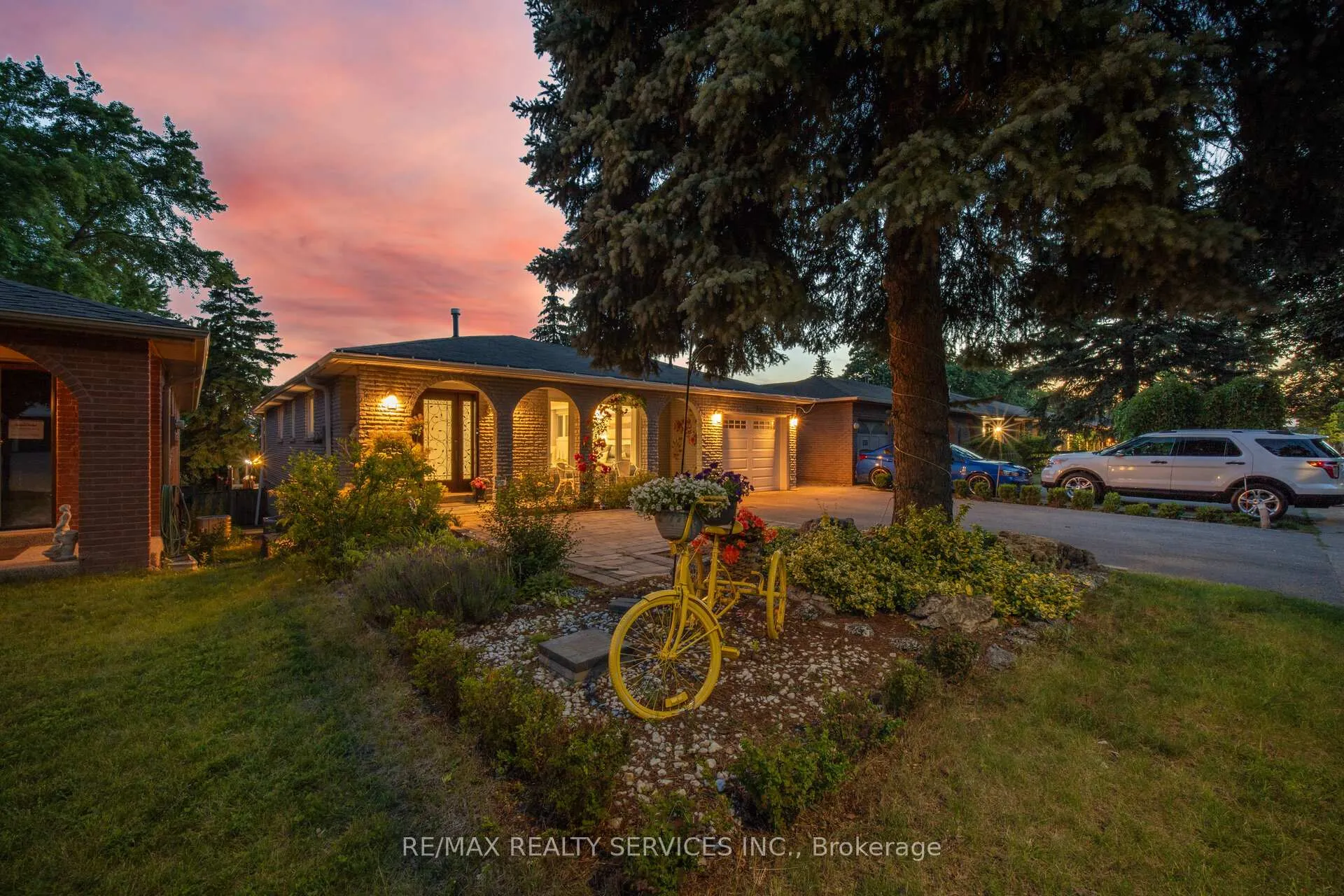 Photo 2 of 133 Romfield Circuit, Markham, Royal Orchard — HOMEH