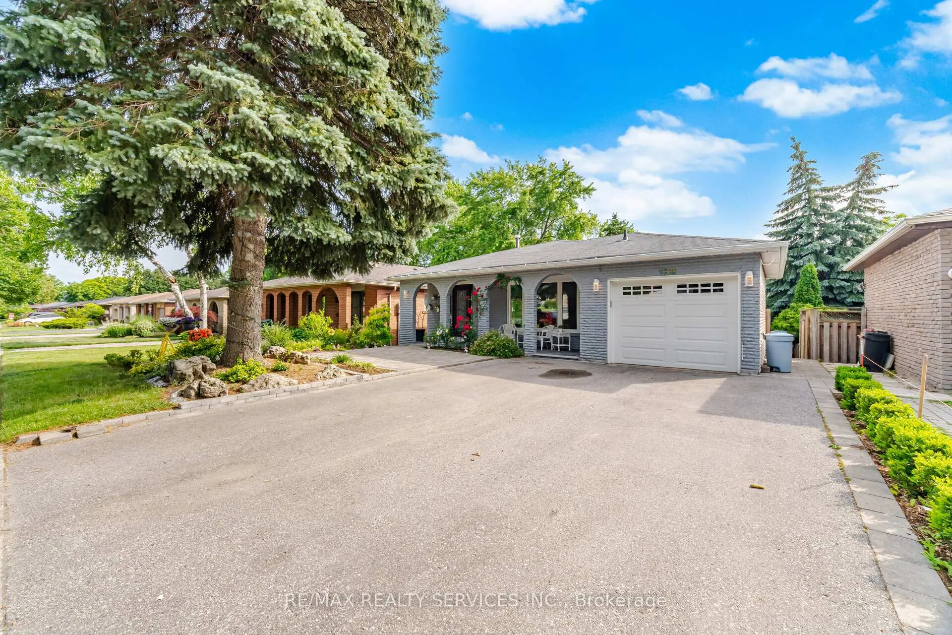 Photo 3 of 133 Romfield Circuit, Markham, Royal Orchard — HOMEH