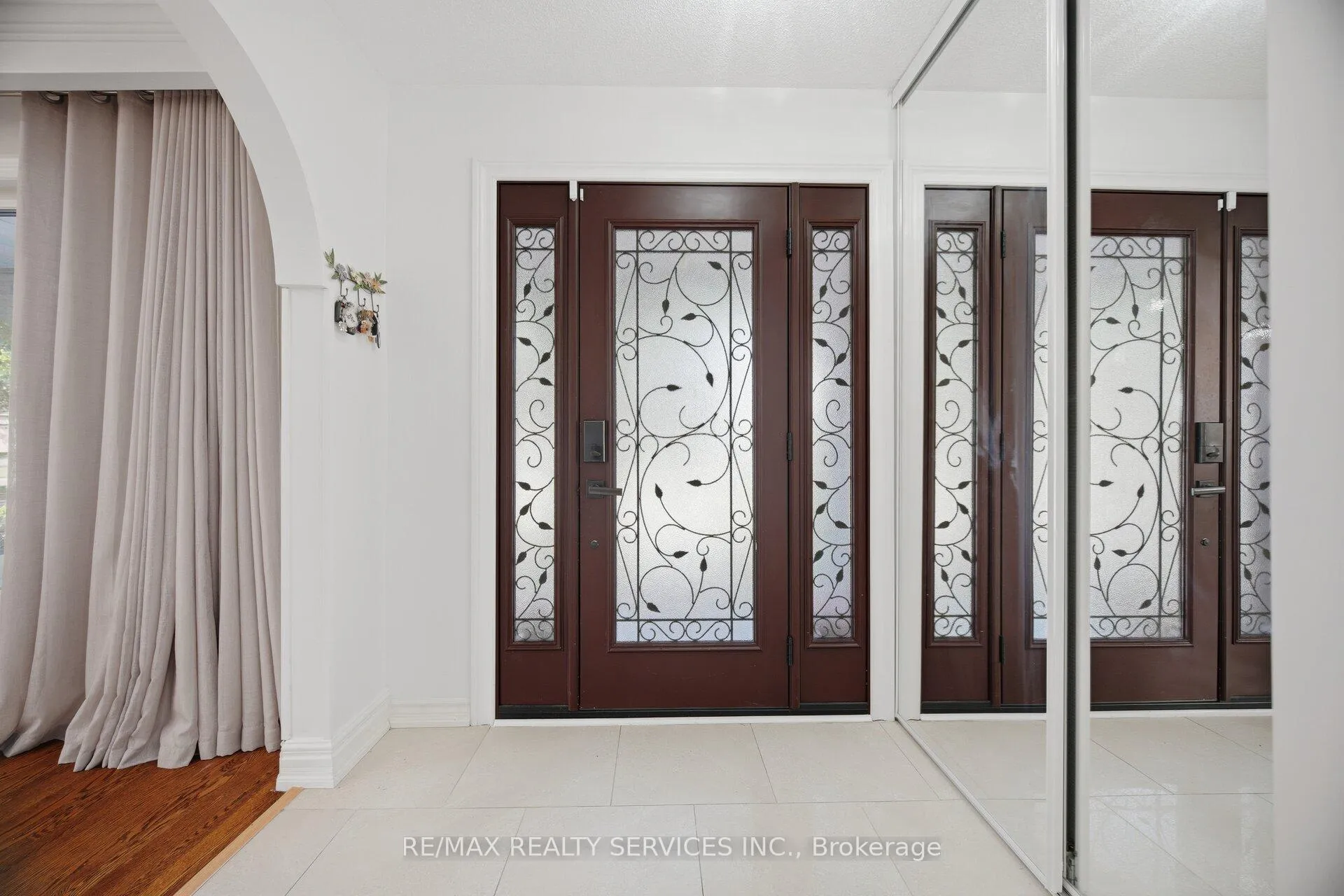 Photo 5 of 133 Romfield Circuit, Markham, Royal Orchard — HOMEH