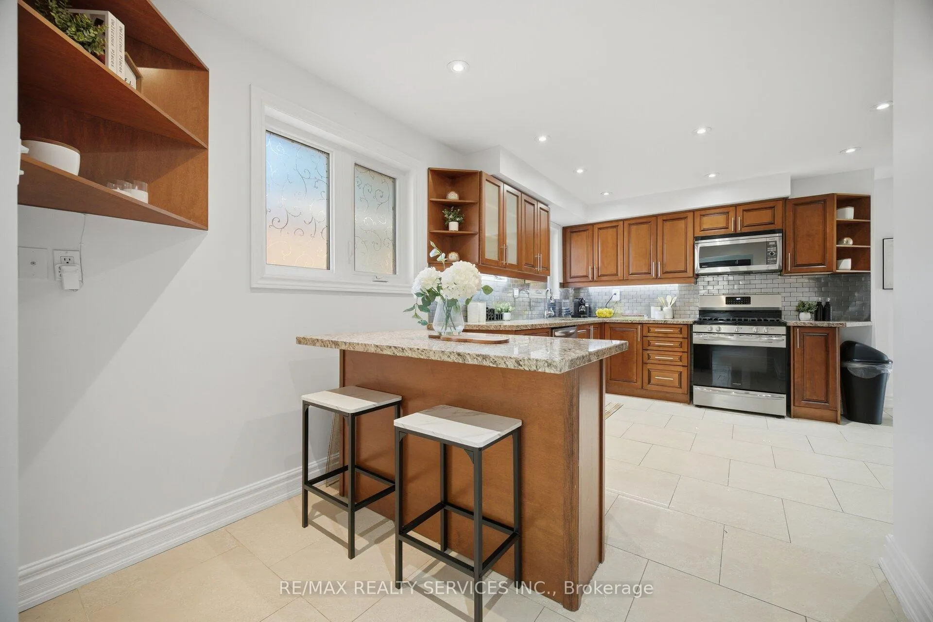 Photo 7 of 133 Romfield Circuit, Markham, Royal Orchard — HOMEH