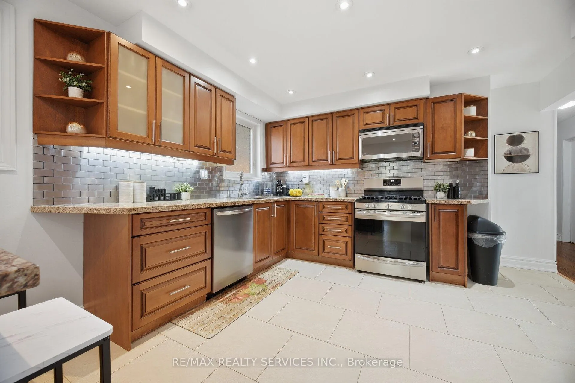 Photo 9 of 133 Romfield Circuit, Markham, Royal Orchard — HOMEH