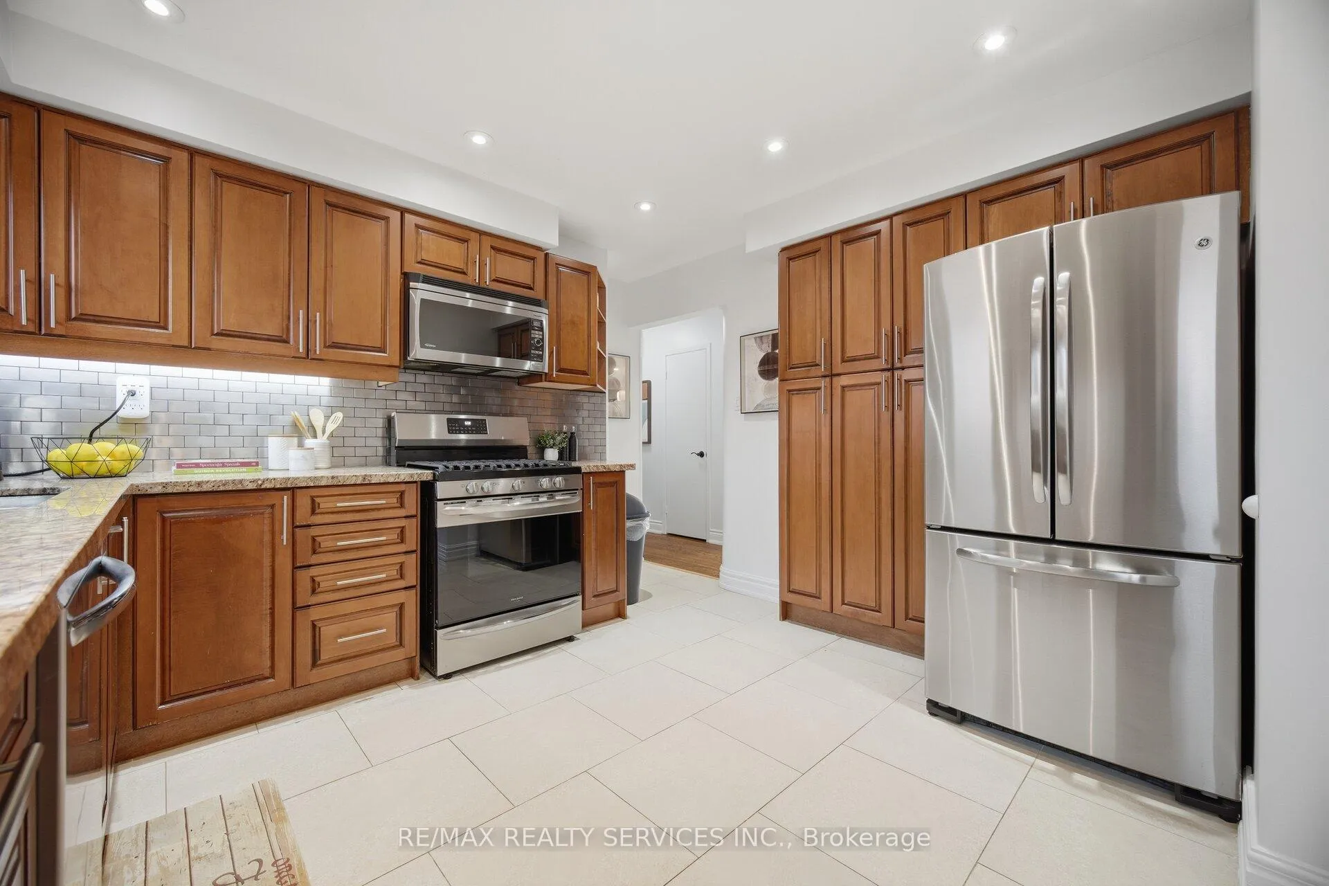 Photo 10 of 133 Romfield Circuit, Markham, Royal Orchard — HOMEH