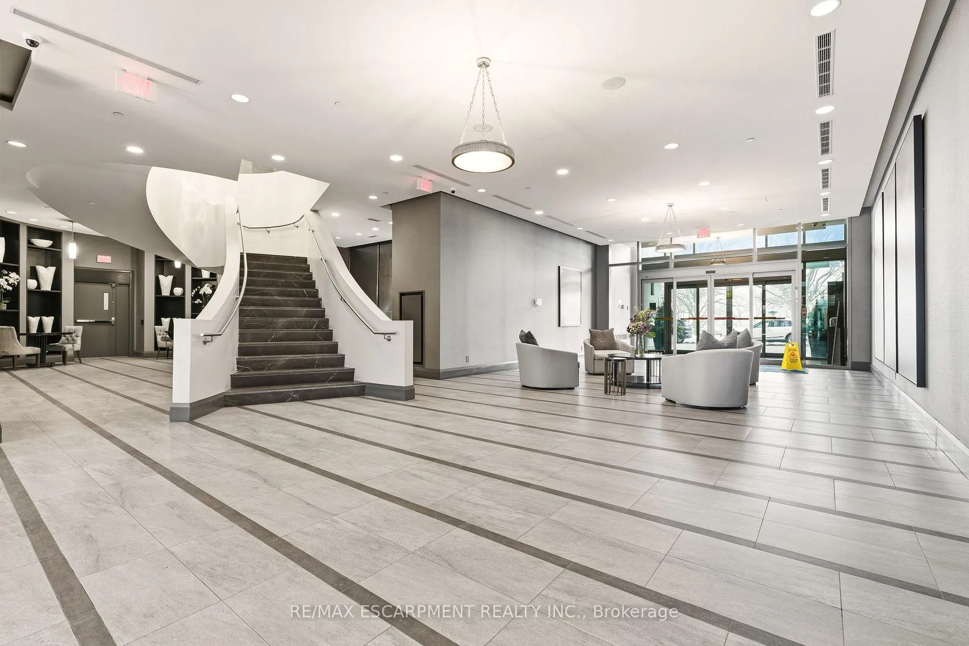 Photo 4 of Unit 703, 11 Bronte Road, Oakville, Bronte — HOMEH