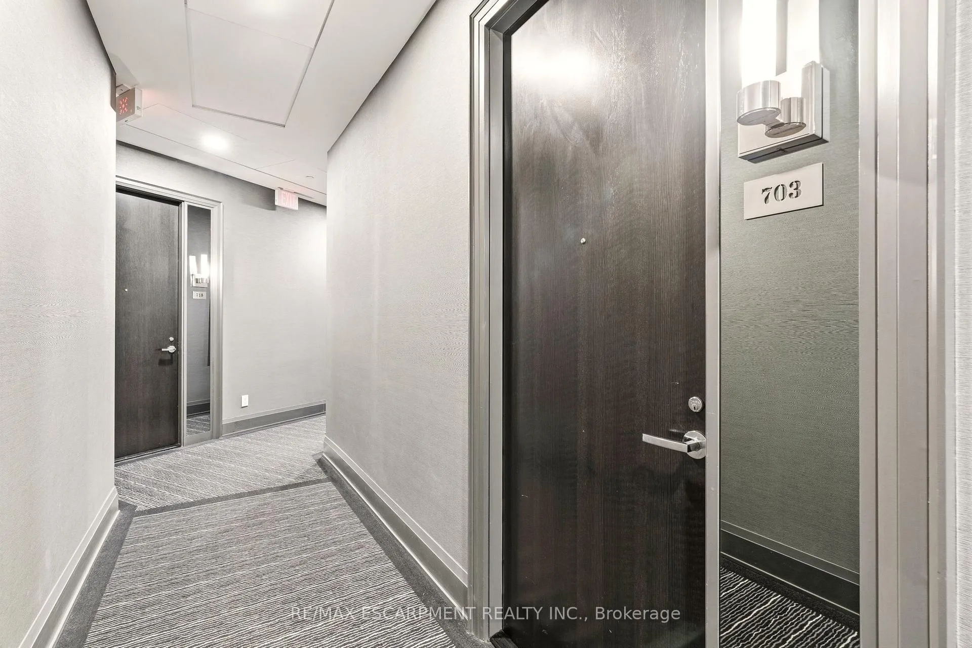 Photo 5 of Unit 703, 11 Bronte Road, Oakville, Bronte — HOMEH