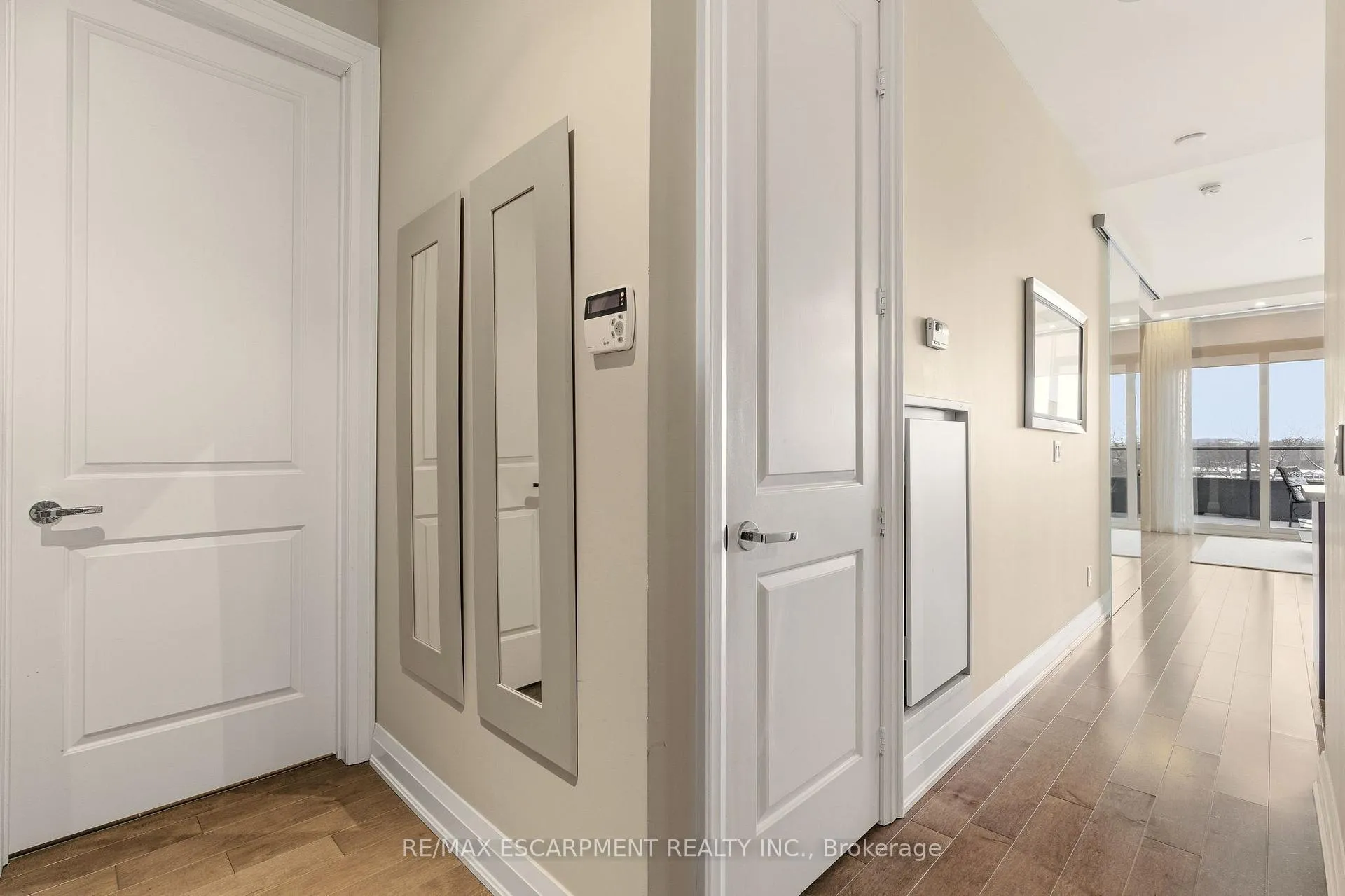 Photo 7 of Unit 703, 11 Bronte Road, Oakville, Bronte — HOMEH