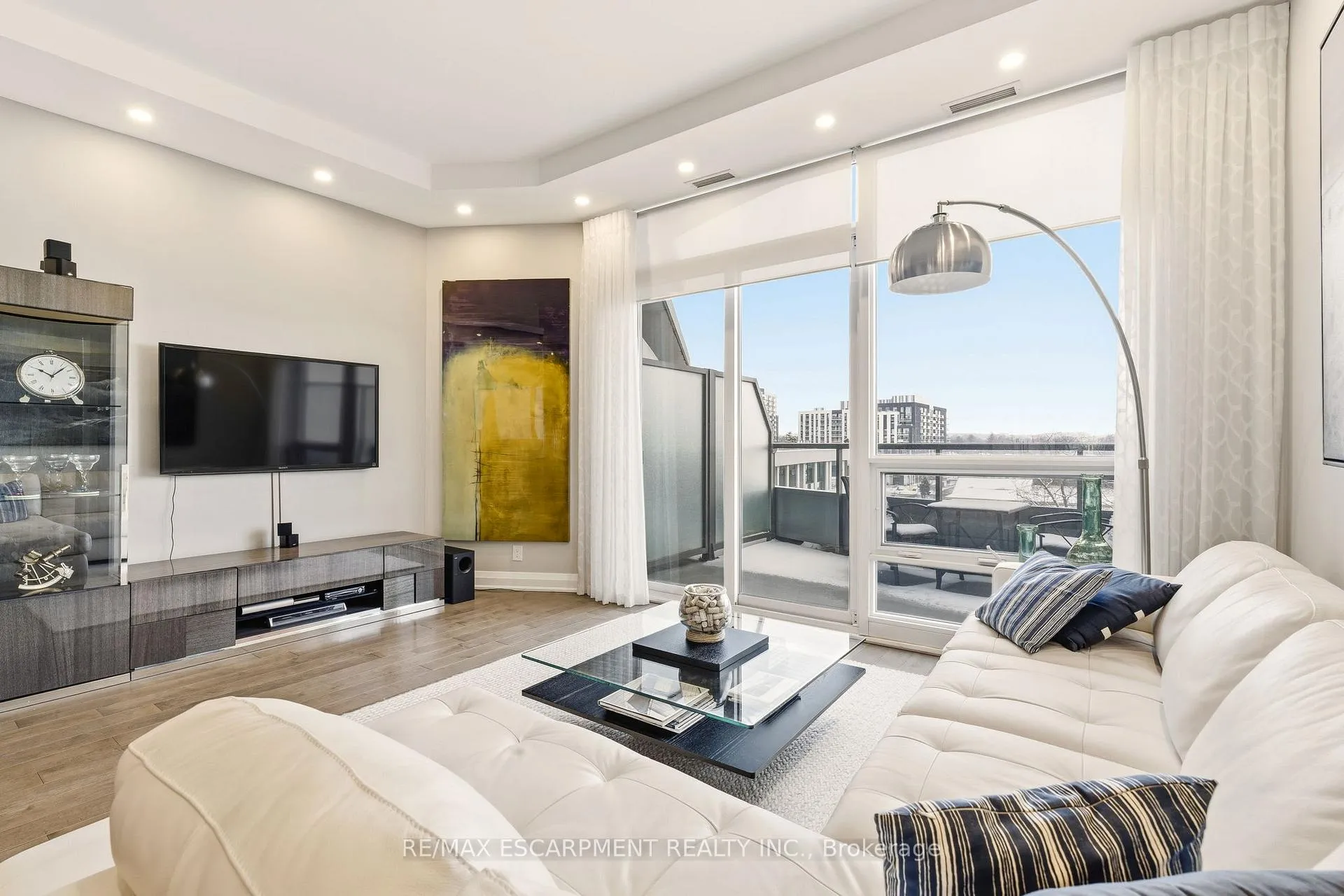 Photo 9 of Unit 703, 11 Bronte Road, Oakville, Bronte — HOMEH