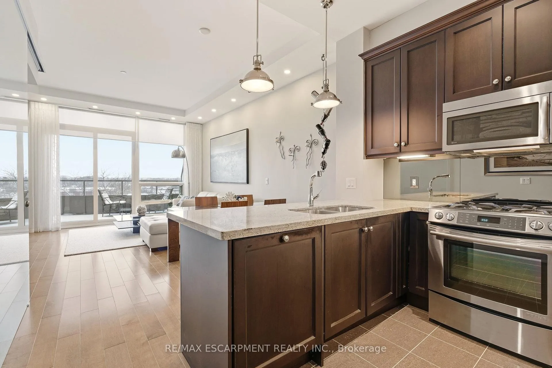 Photo 11 of Unit 703, 11 Bronte Road, Oakville, Bronte — HOMEH