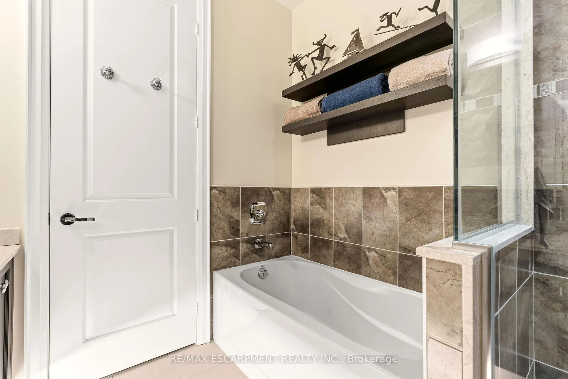 Photo 25 of Unit 703, 11 Bronte Road, Oakville, Bronte — HOMEH