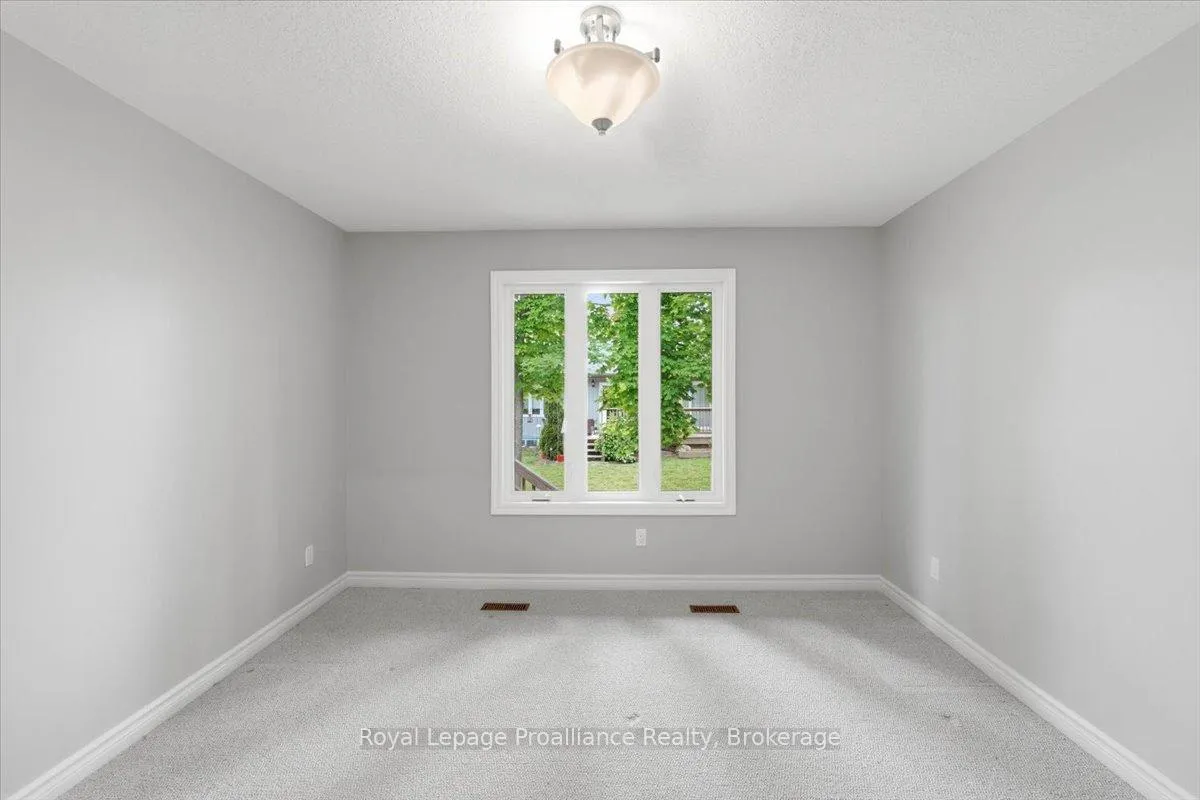Photo 19 of 60 Conger Drive, Prince Edward County, Wellington — HOMEH