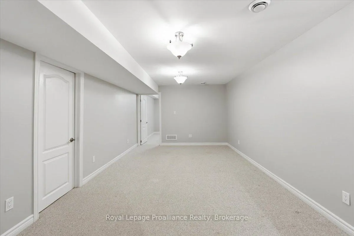 Photo 26 of 60 Conger Drive, Prince Edward County, Wellington — HOMEH
