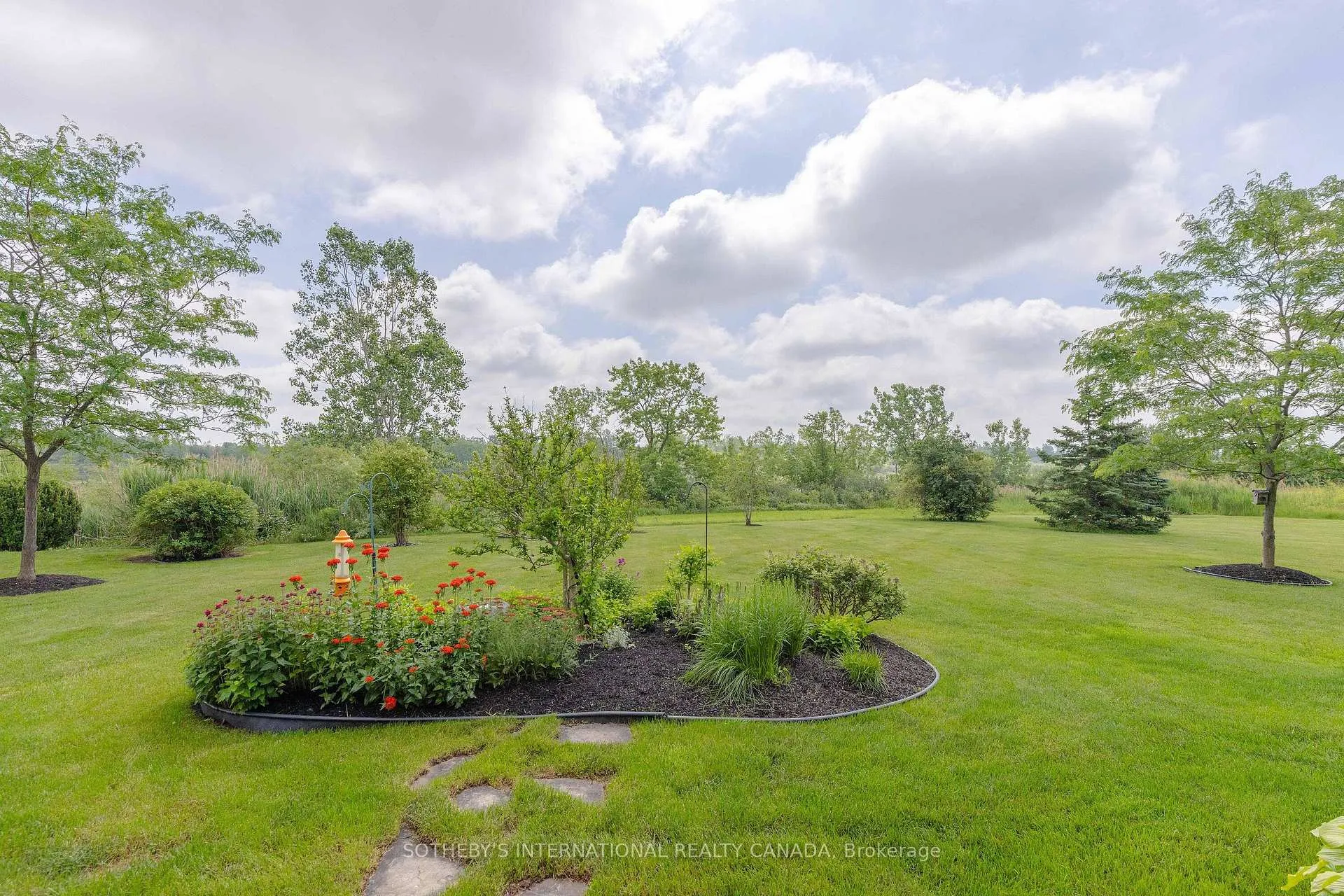 Photo 38 of 208 Muirfield Trail, Welland, Hwy 406/Welland — HOMEH