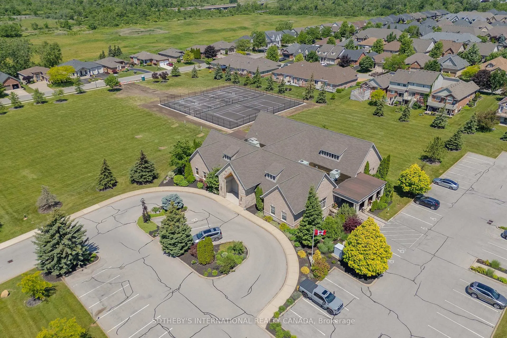 Photo 49 of 208 Muirfield Trail, Welland, Hwy 406/Welland — HOMEH