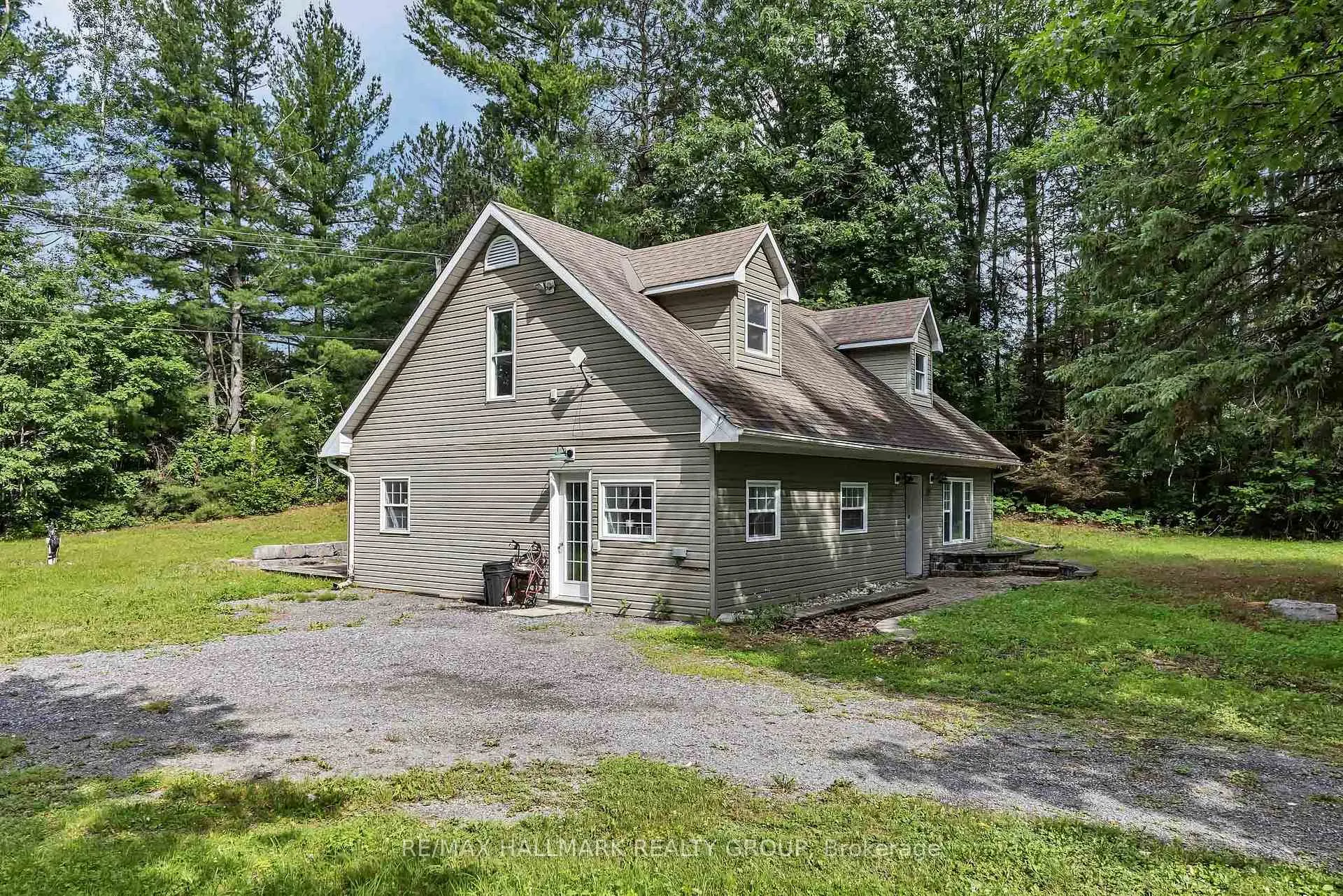 Front of 4982 Rideau River Road