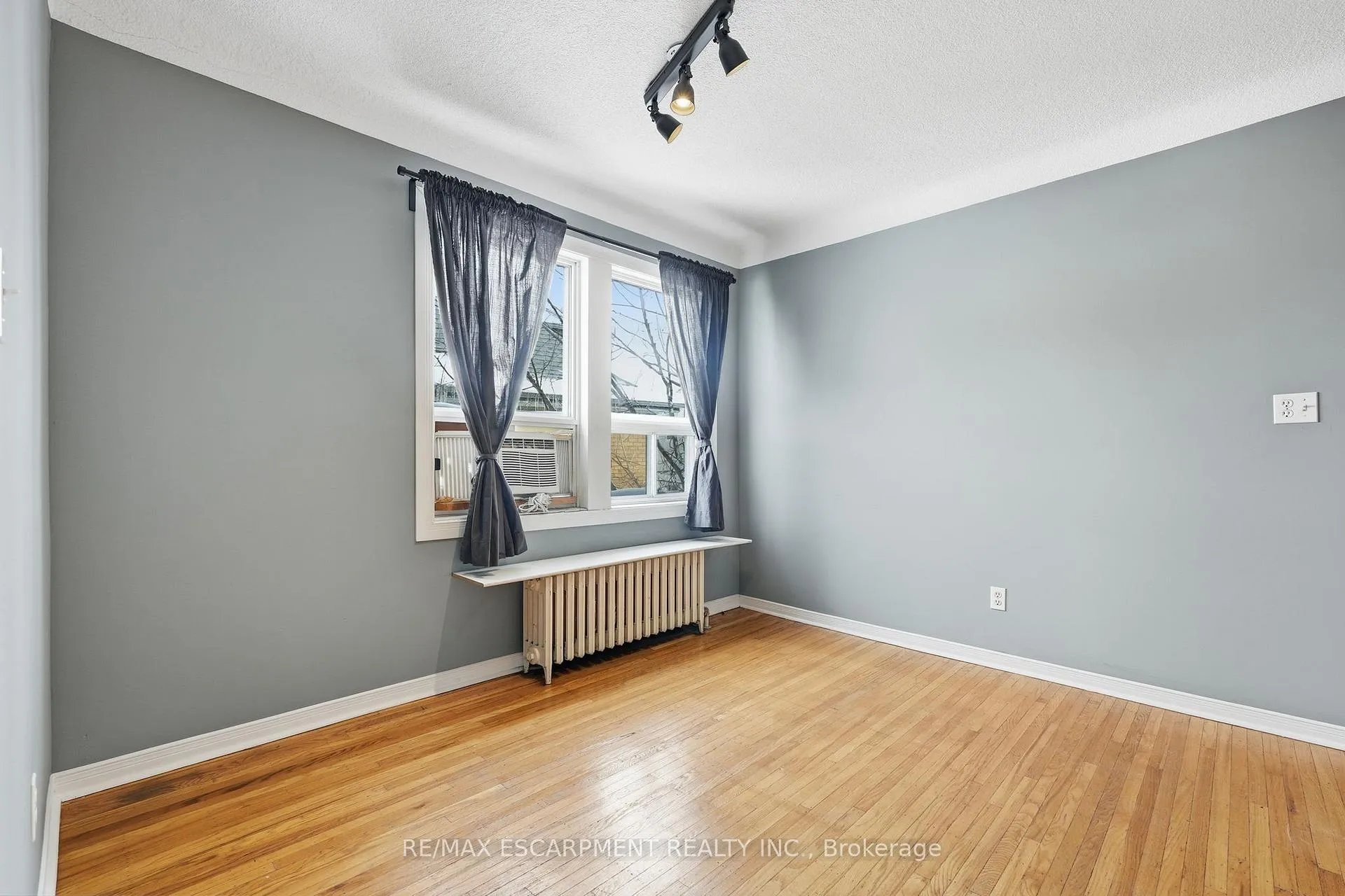 Photo 11 of Unit 10, 97 Connaught Avenue, Hamilton, Stipley — HOMEH