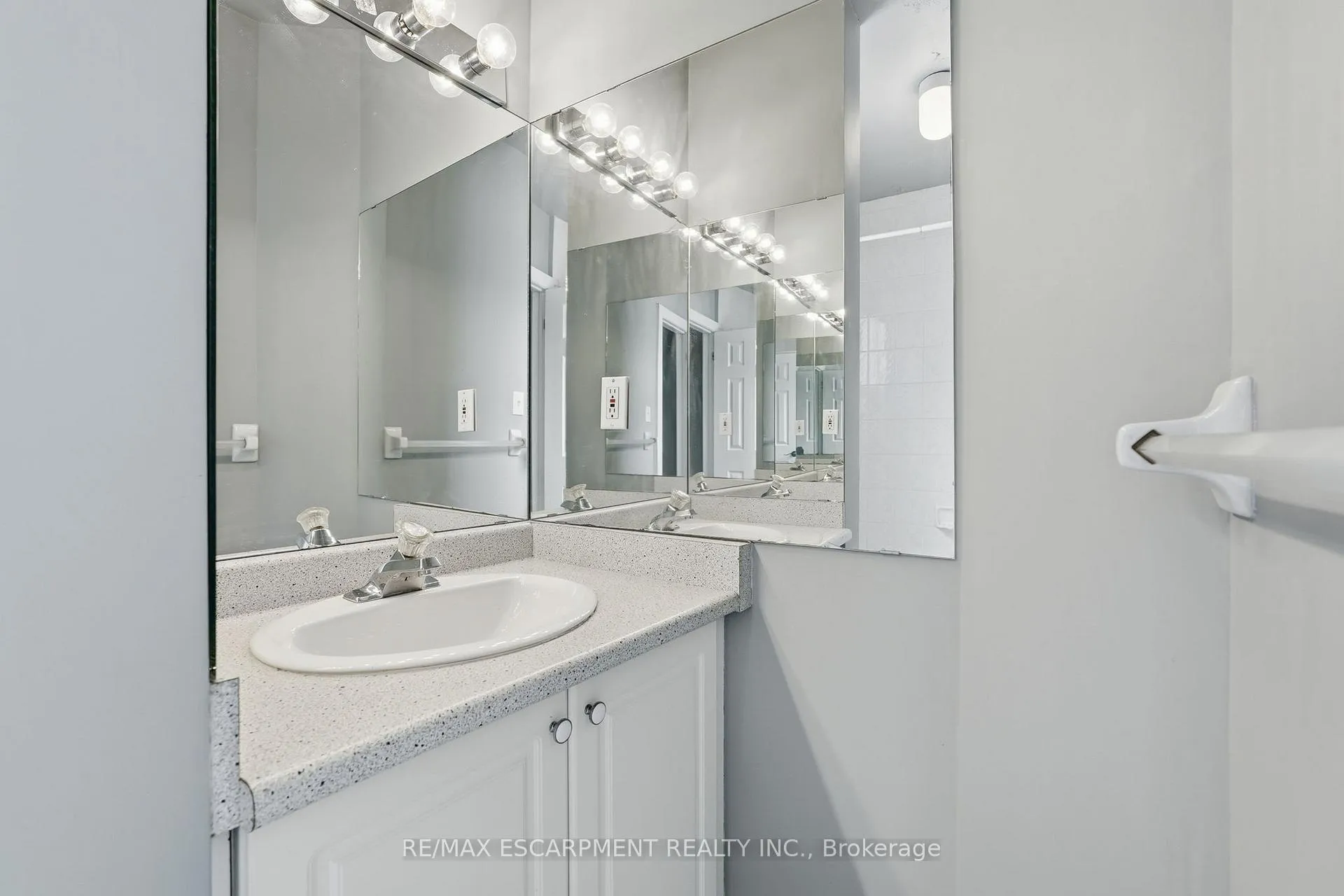 Photo 19 of Unit 10, 97 Connaught Avenue, Hamilton, Stipley — HOMEH