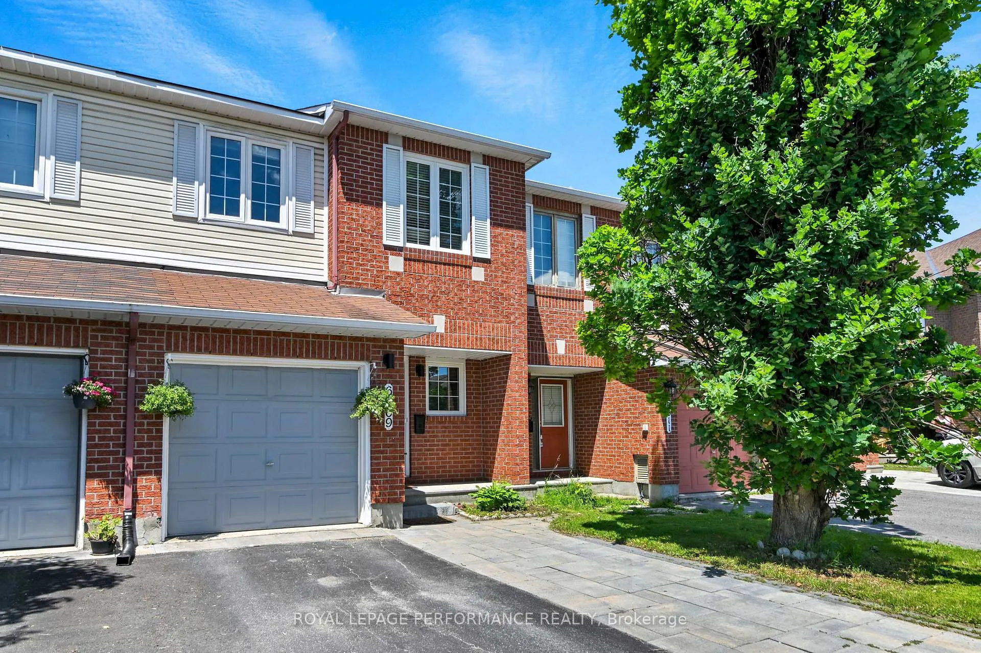 Photo 2 of 6009 Pineglade Crescent, Ottawa, Chapel Hill South - Orleans Village — HOMEH