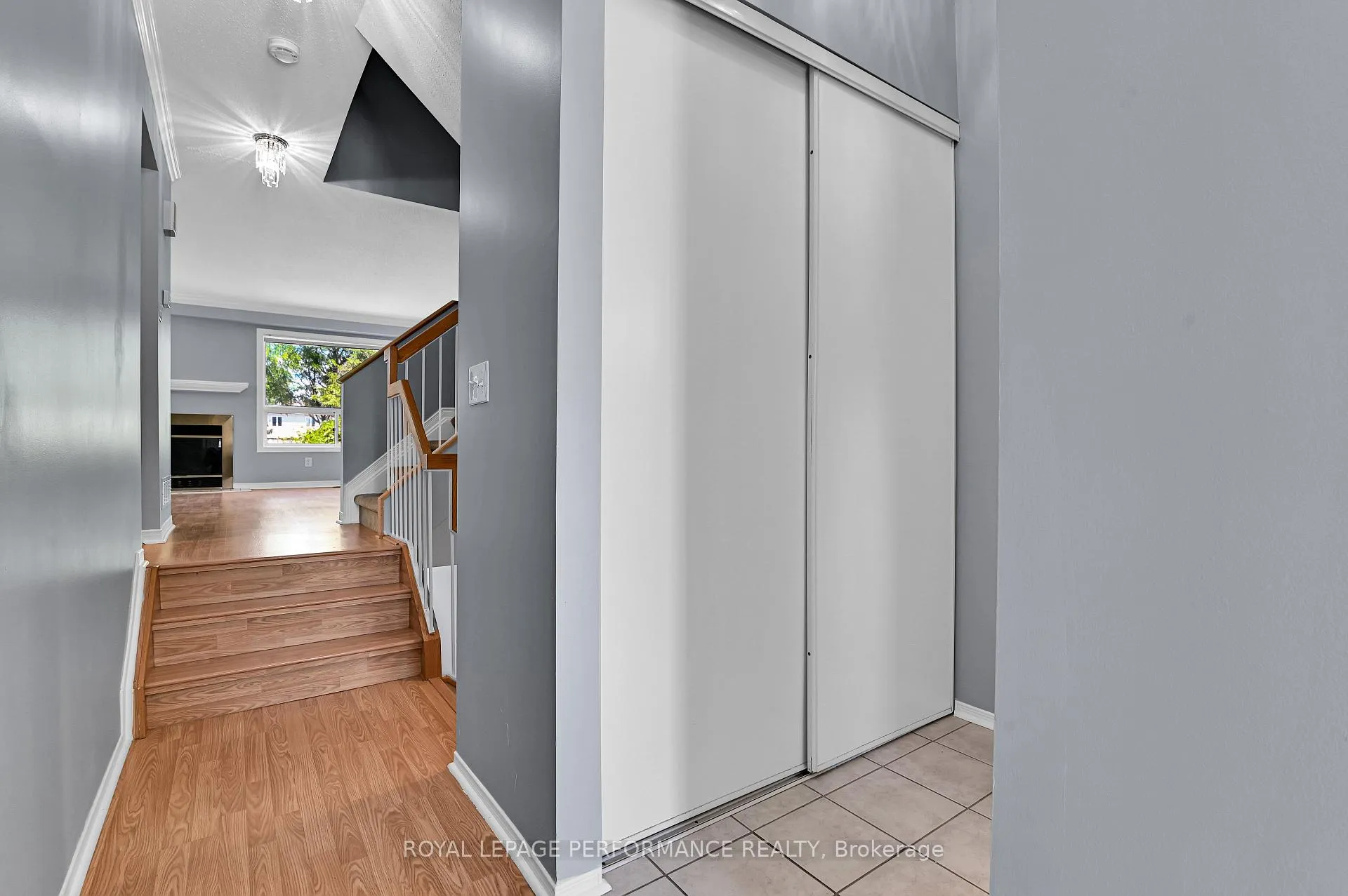 Photo 4 of 6009 Pineglade Crescent, Ottawa, Chapel Hill South - Orleans Village — HOMEH