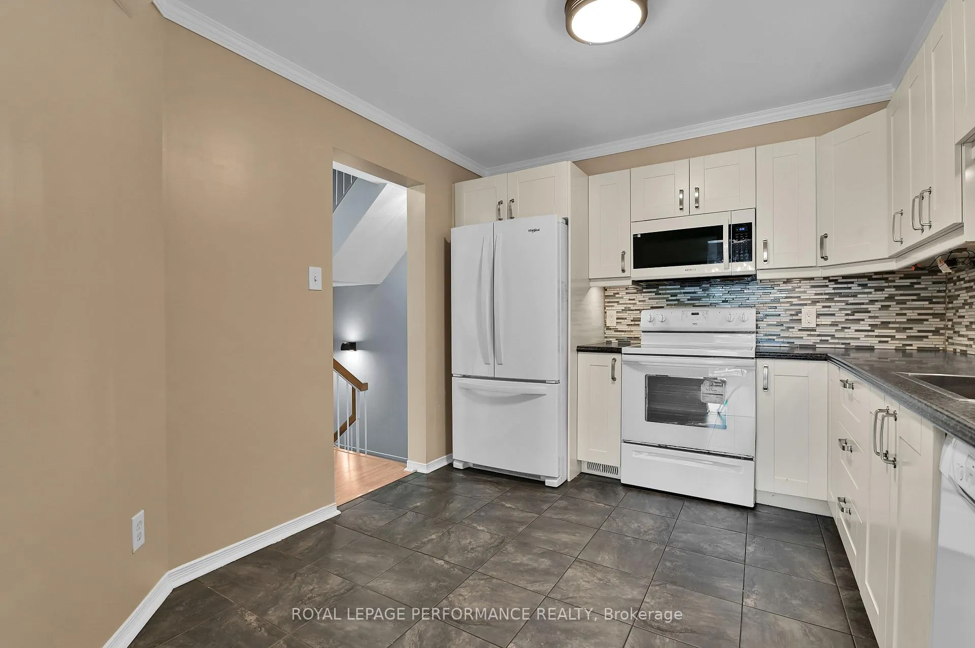 Photo 7 of 6009 Pineglade Crescent, Ottawa, Chapel Hill South - Orleans Village — HOMEH