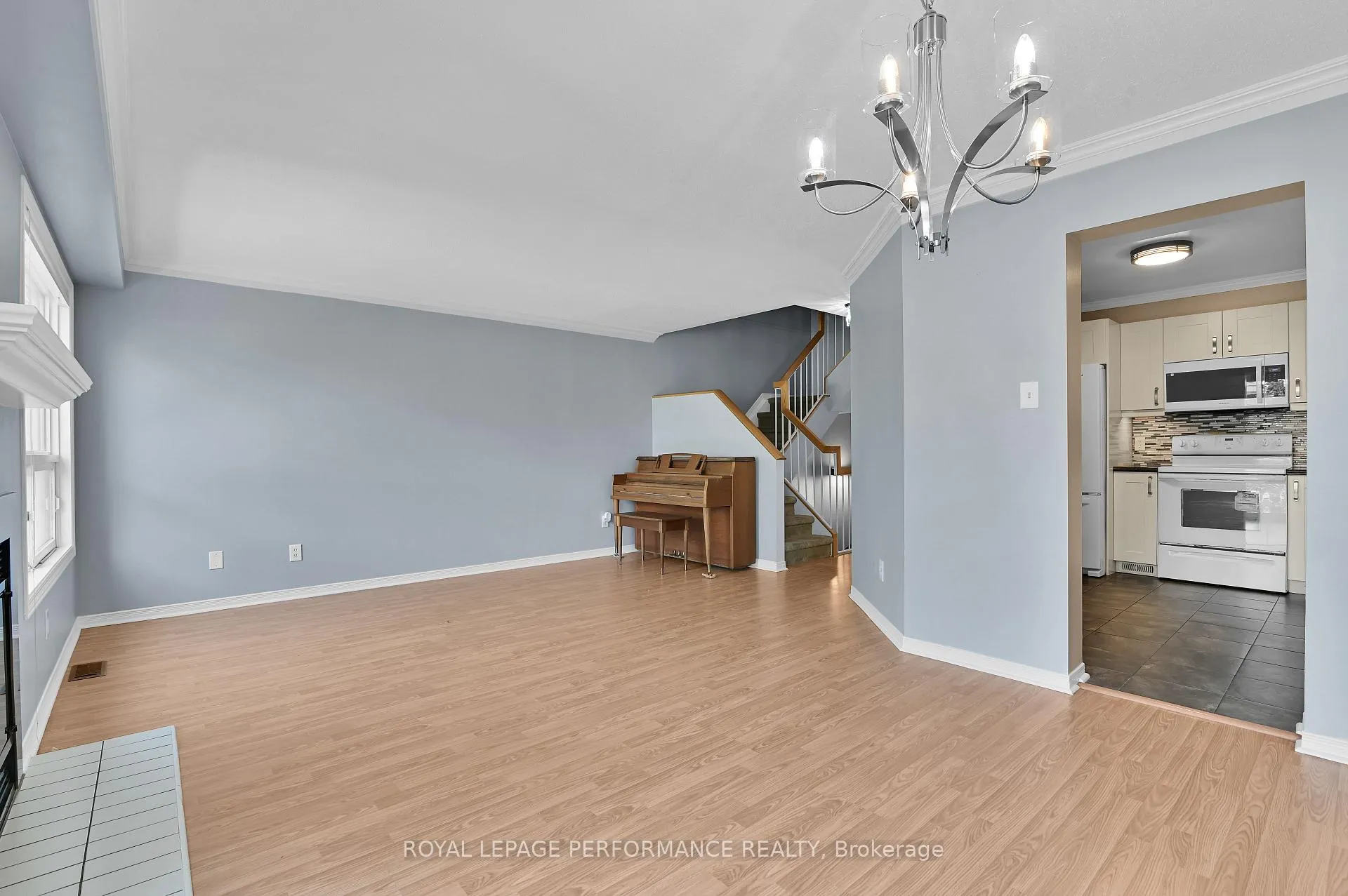 Photo 10 of 6009 Pineglade Crescent, Ottawa, Chapel Hill South - Orleans Village — HOMEH