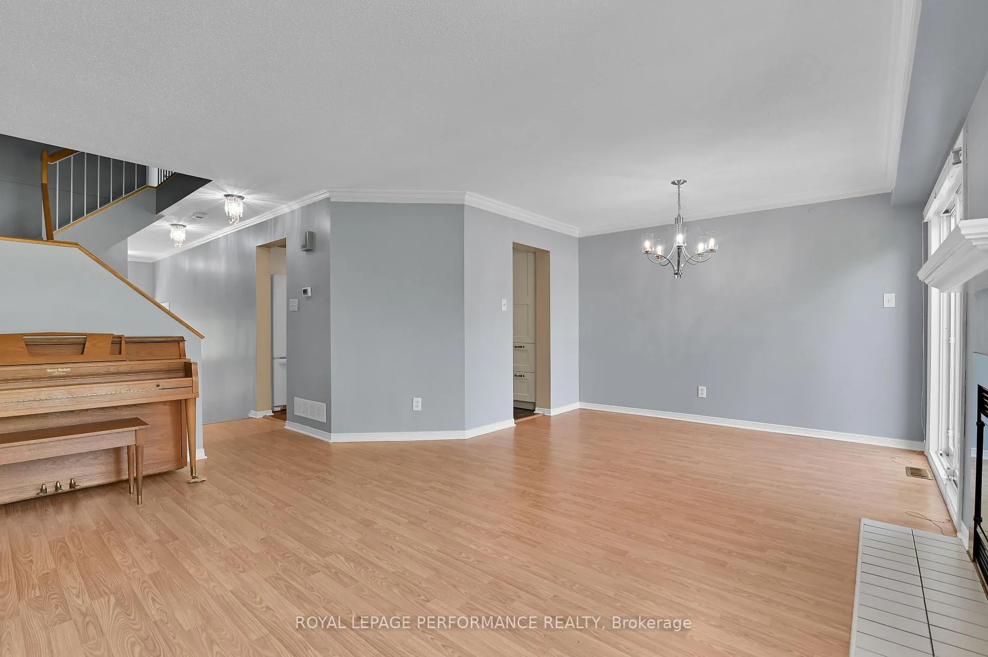 Photo 11 of 6009 Pineglade Crescent, Ottawa, Chapel Hill South - Orleans Village — HOMEH