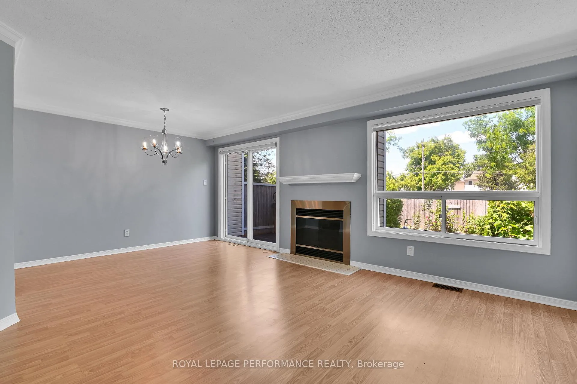 Photo 12 of 6009 Pineglade Crescent, Ottawa, Chapel Hill South - Orleans Village — HOMEH