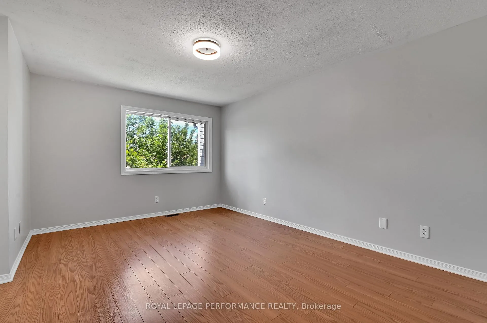 Photo 15 of 6009 Pineglade Crescent, Ottawa, Chapel Hill South - Orleans Village — HOMEH