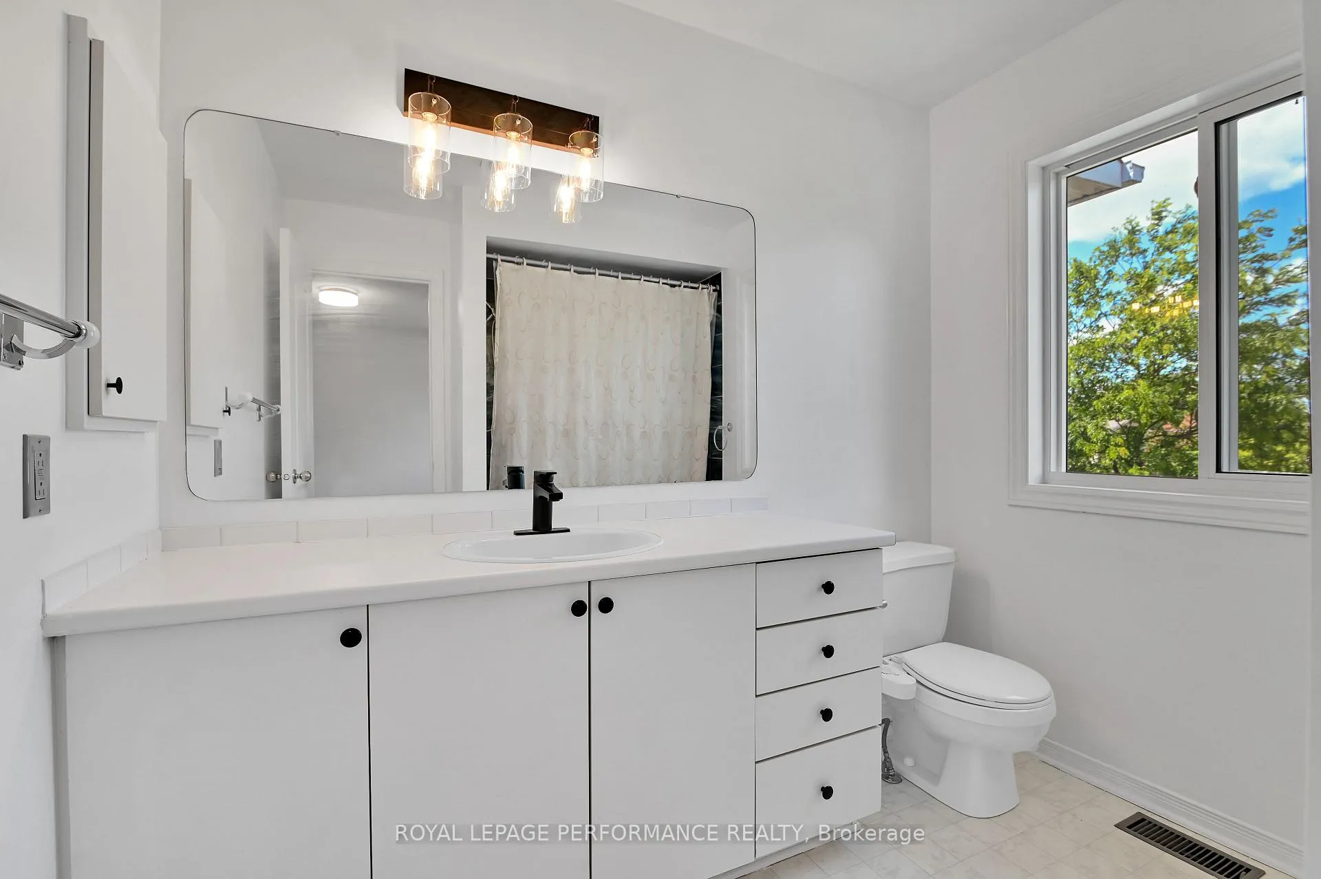 Photo 19 of 6009 Pineglade Crescent, Ottawa, Chapel Hill South - Orleans Village — HOMEH