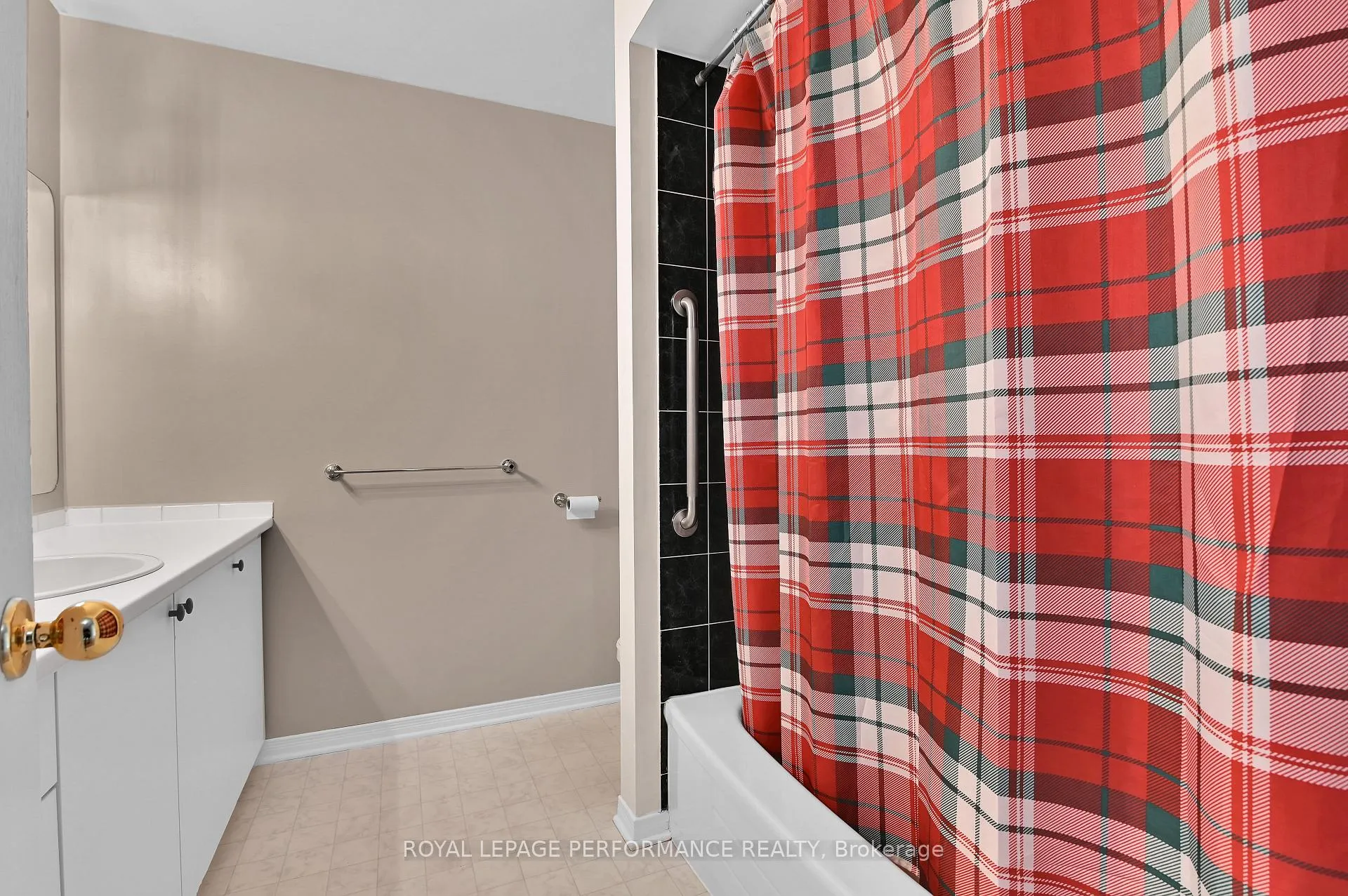 Photo 21 of 6009 Pineglade Crescent, Ottawa, Chapel Hill South - Orleans Village — HOMEH