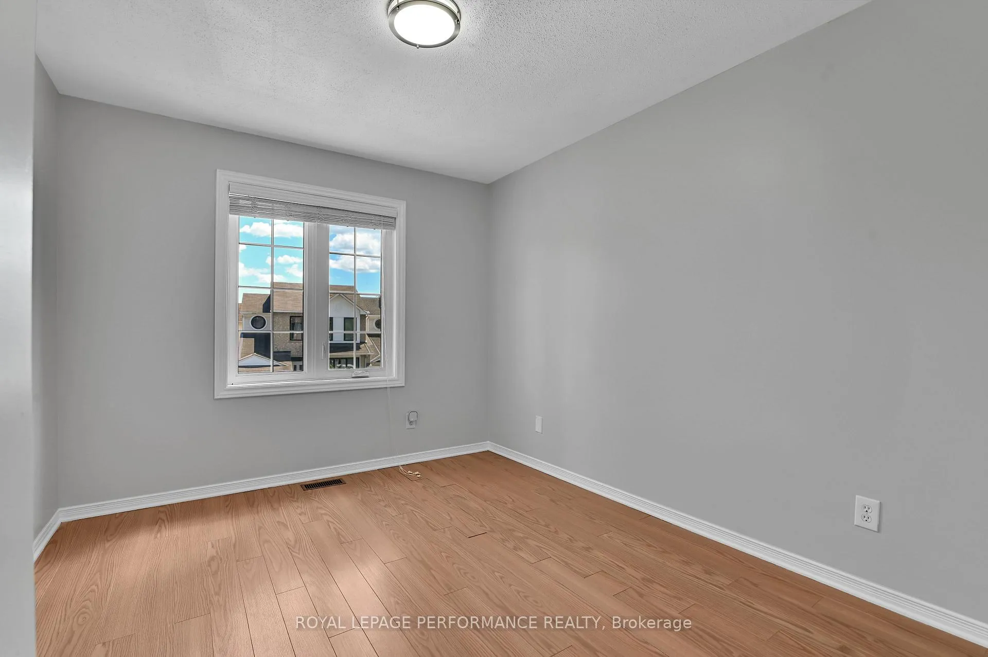 Photo 23 of 6009 Pineglade Crescent, Ottawa, Chapel Hill South - Orleans Village — HOMEH